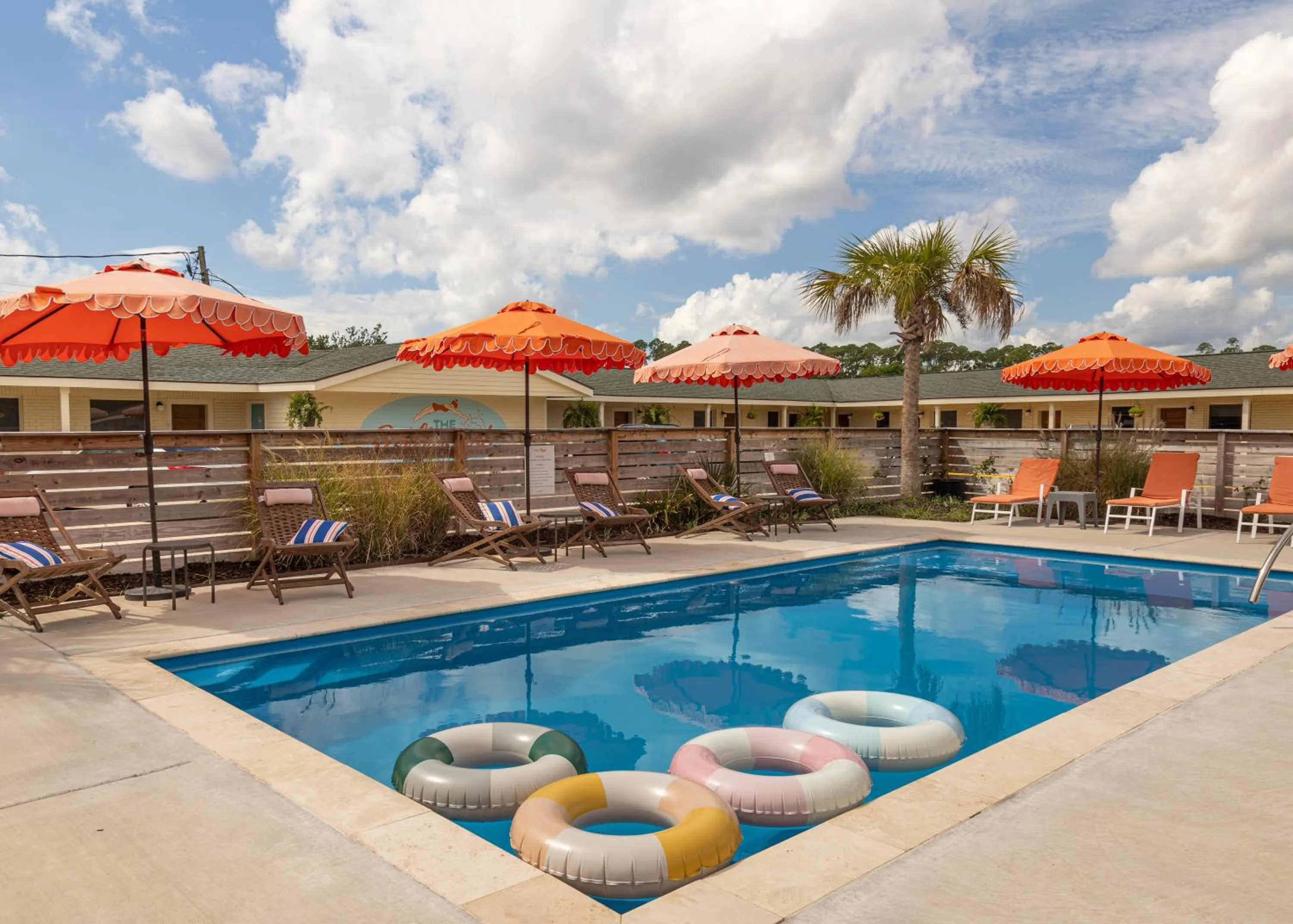 Swimming pool in Driftwood Motel