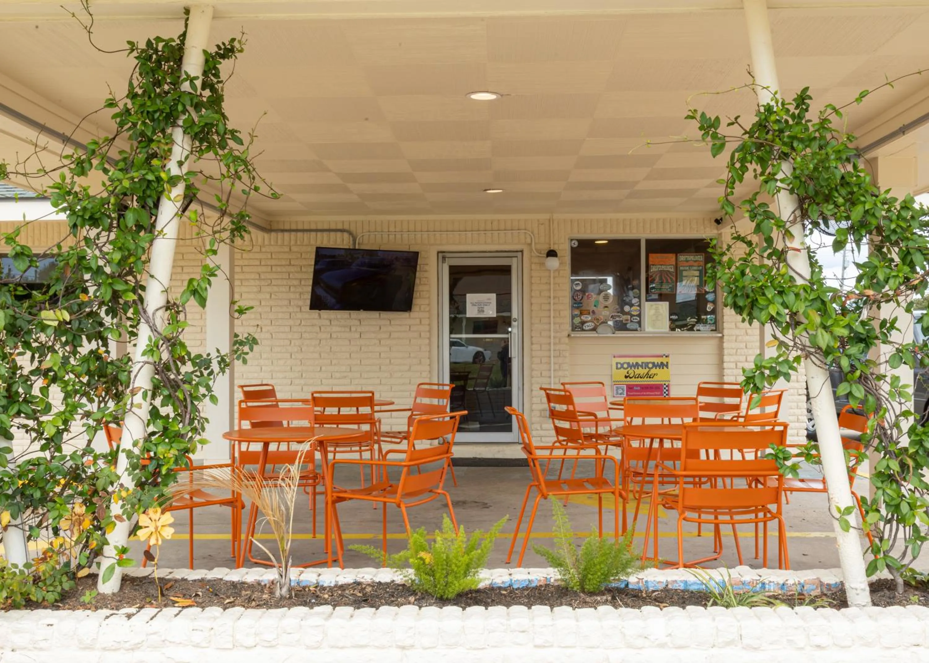 Property building in Driftwood Motel