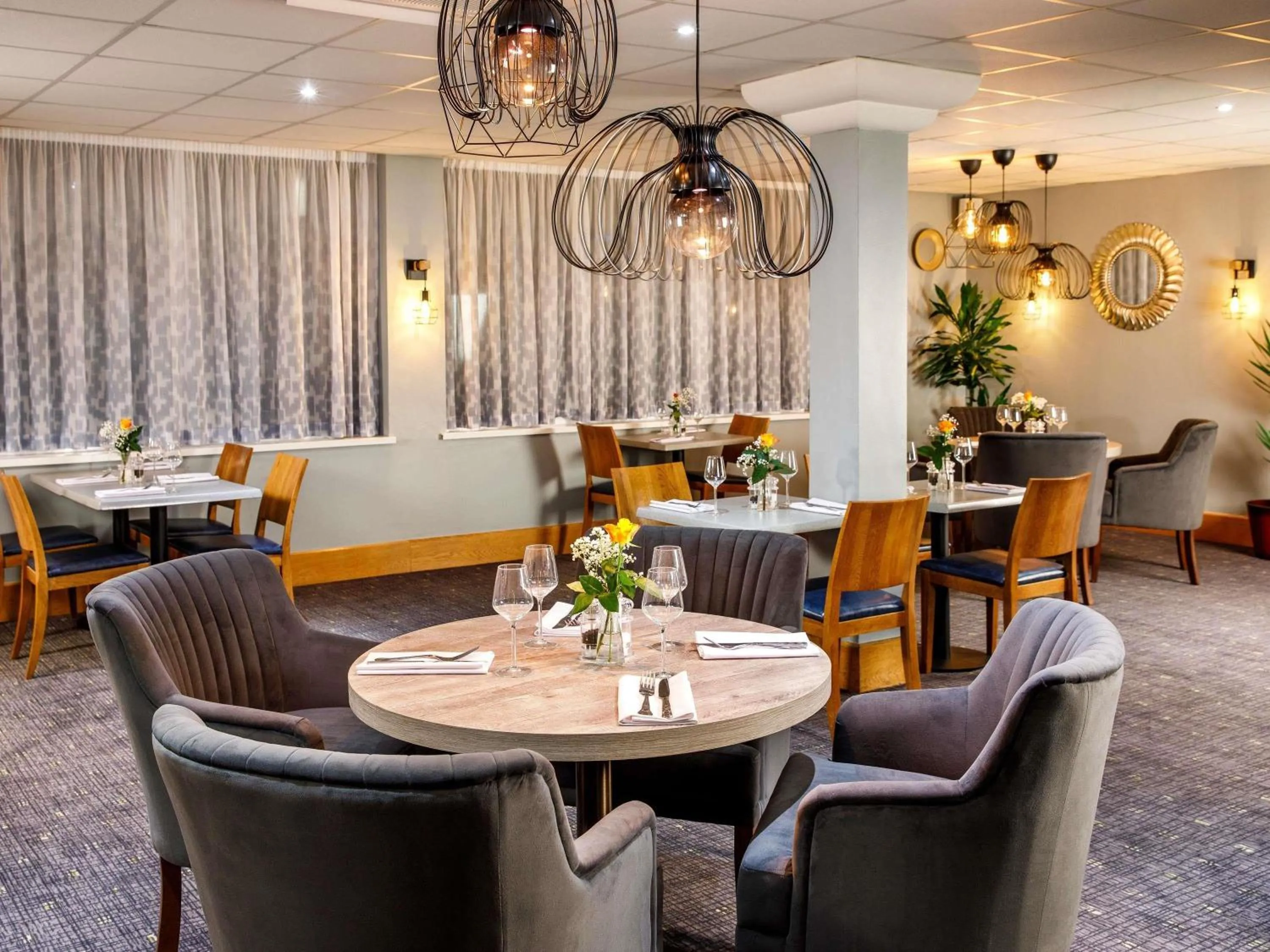Restaurant/places to eat in The Harlow Hotel By AccorHotels