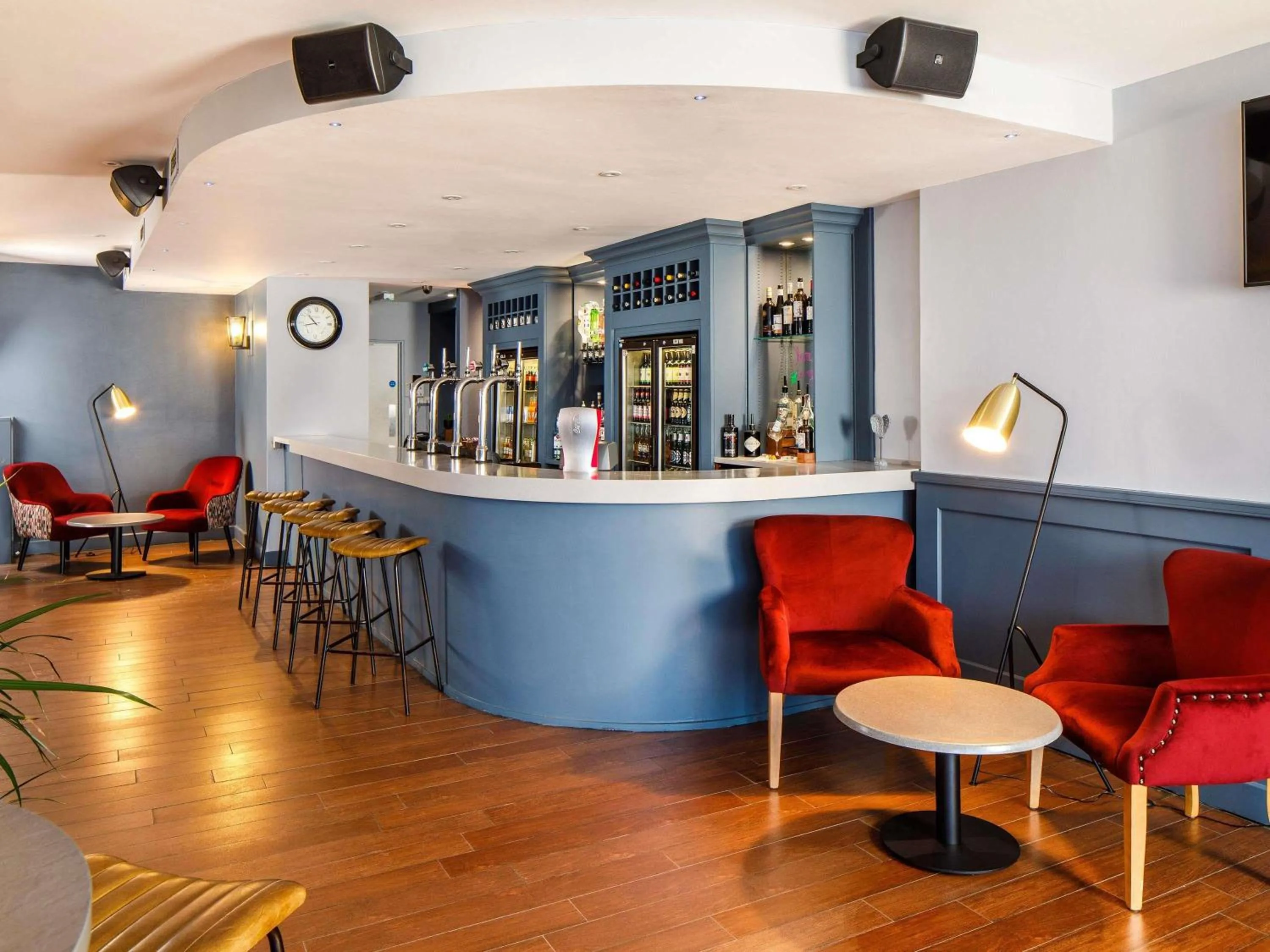 Lounge or bar in The Harlow Hotel By AccorHotels
