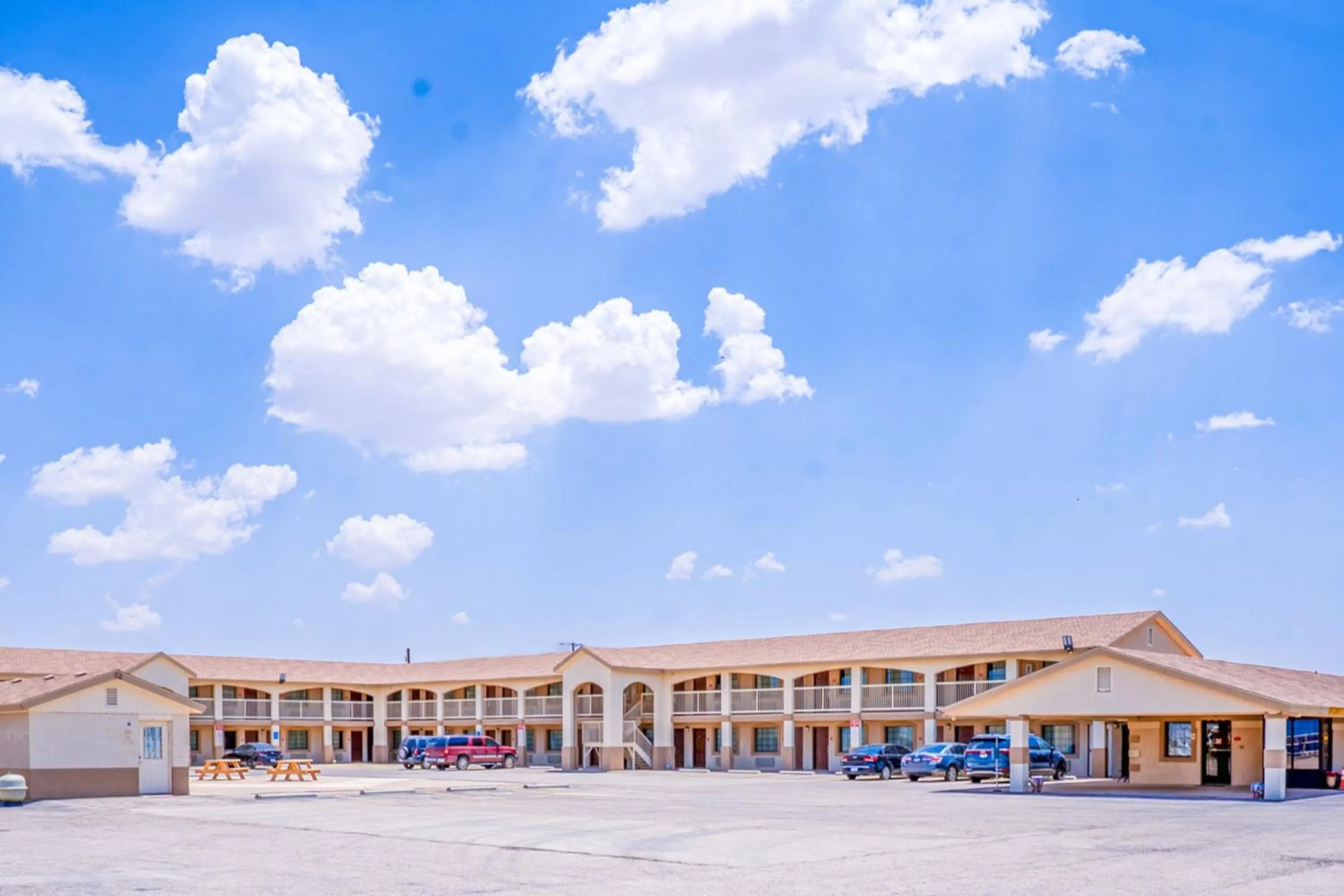 Property building in Shale Inn Andrews by OYO