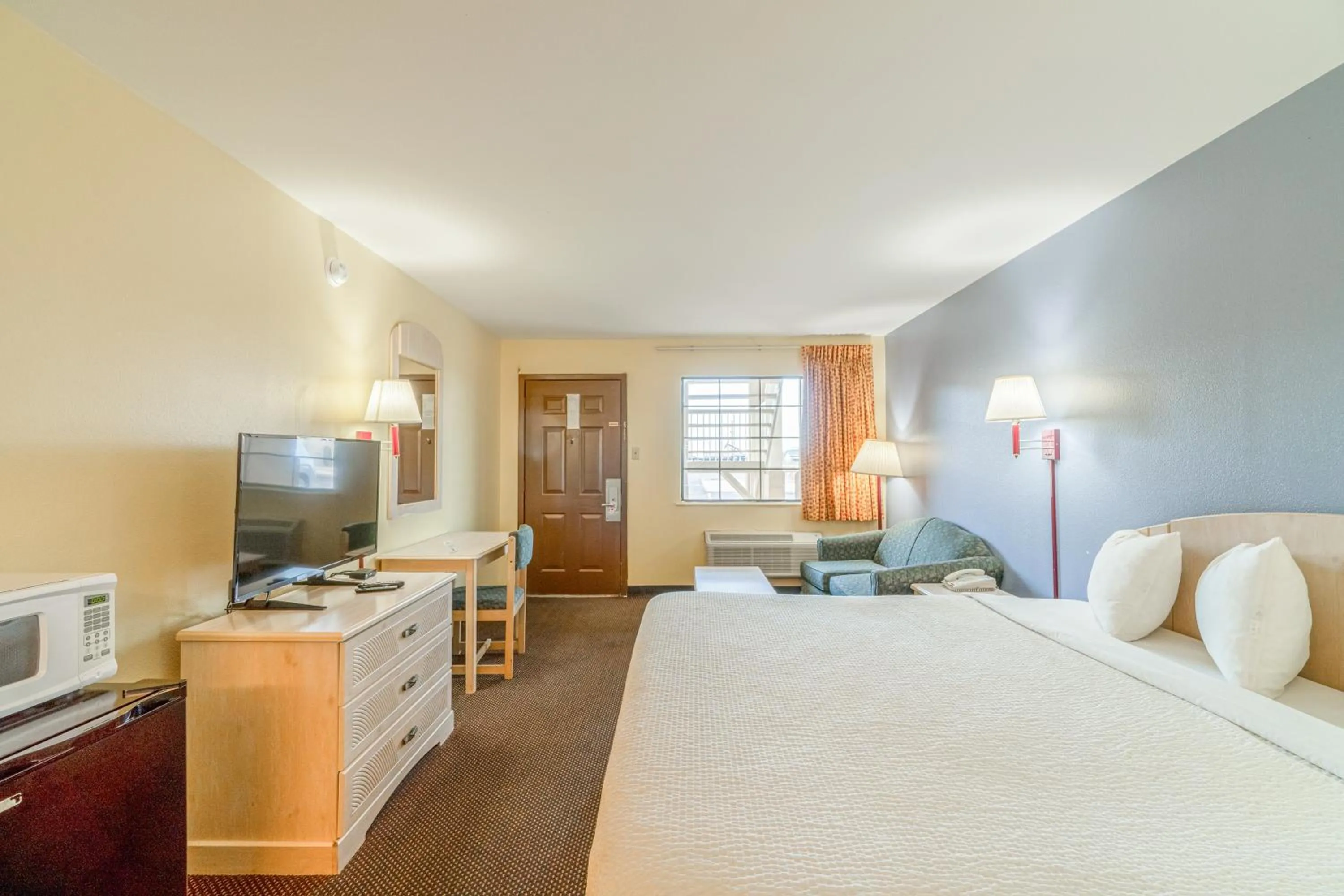 Bedroom, Bed in Shale Inn Andrews by OYO