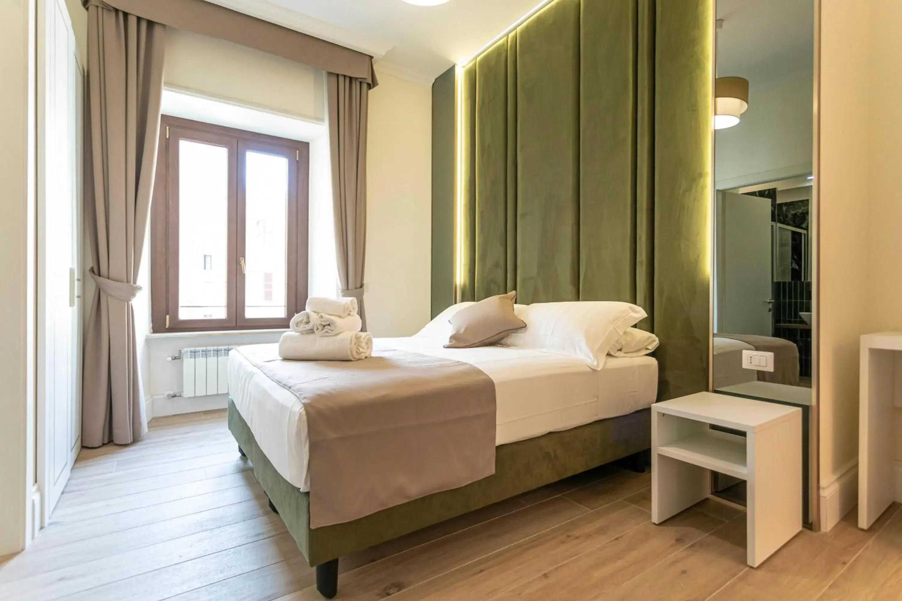 Deluxe Double Room in Flat 285 La Suite Deluxe Double Room in Flat 285 La Suite