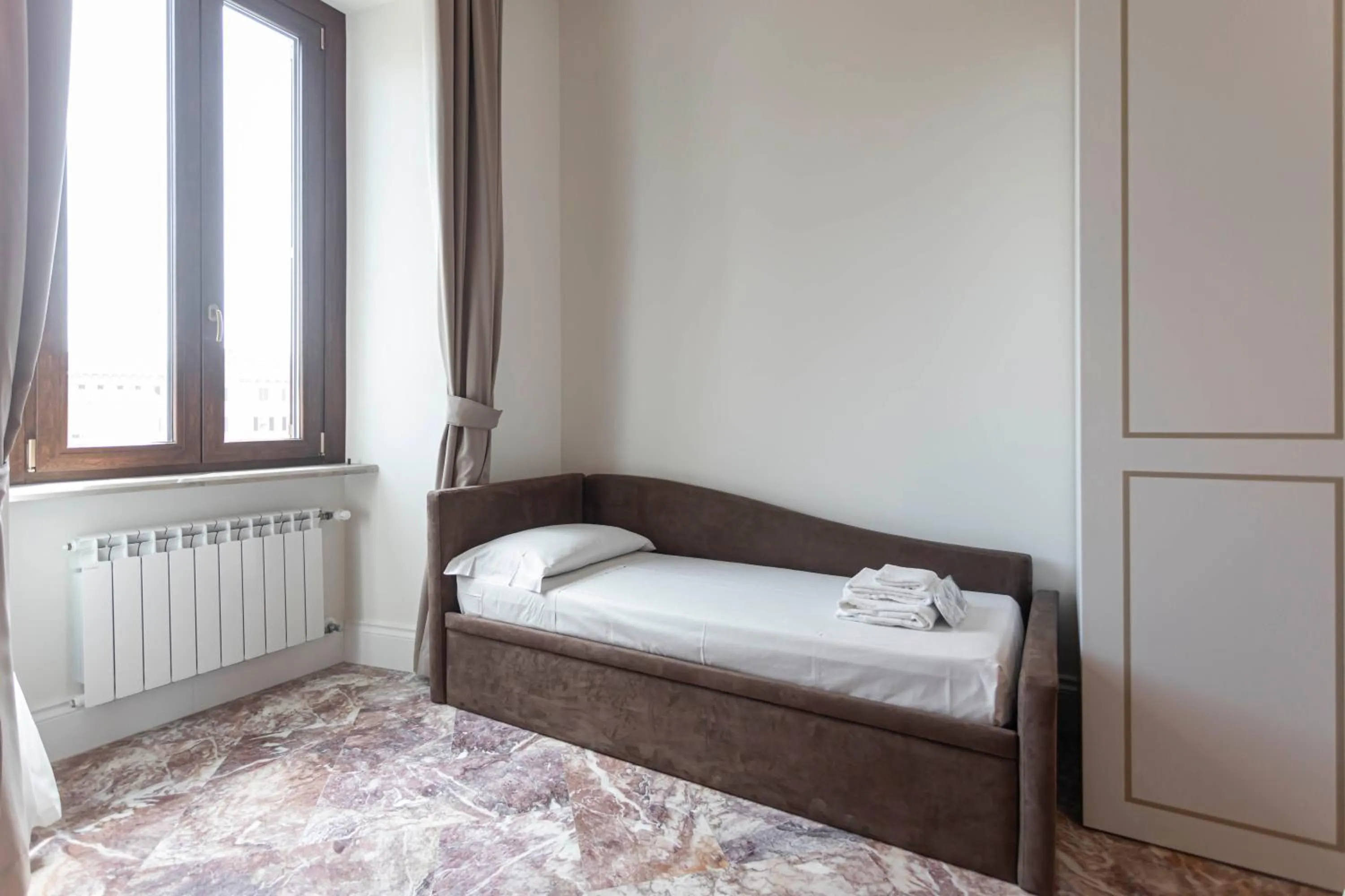 Bed in Flat 285 La Suite