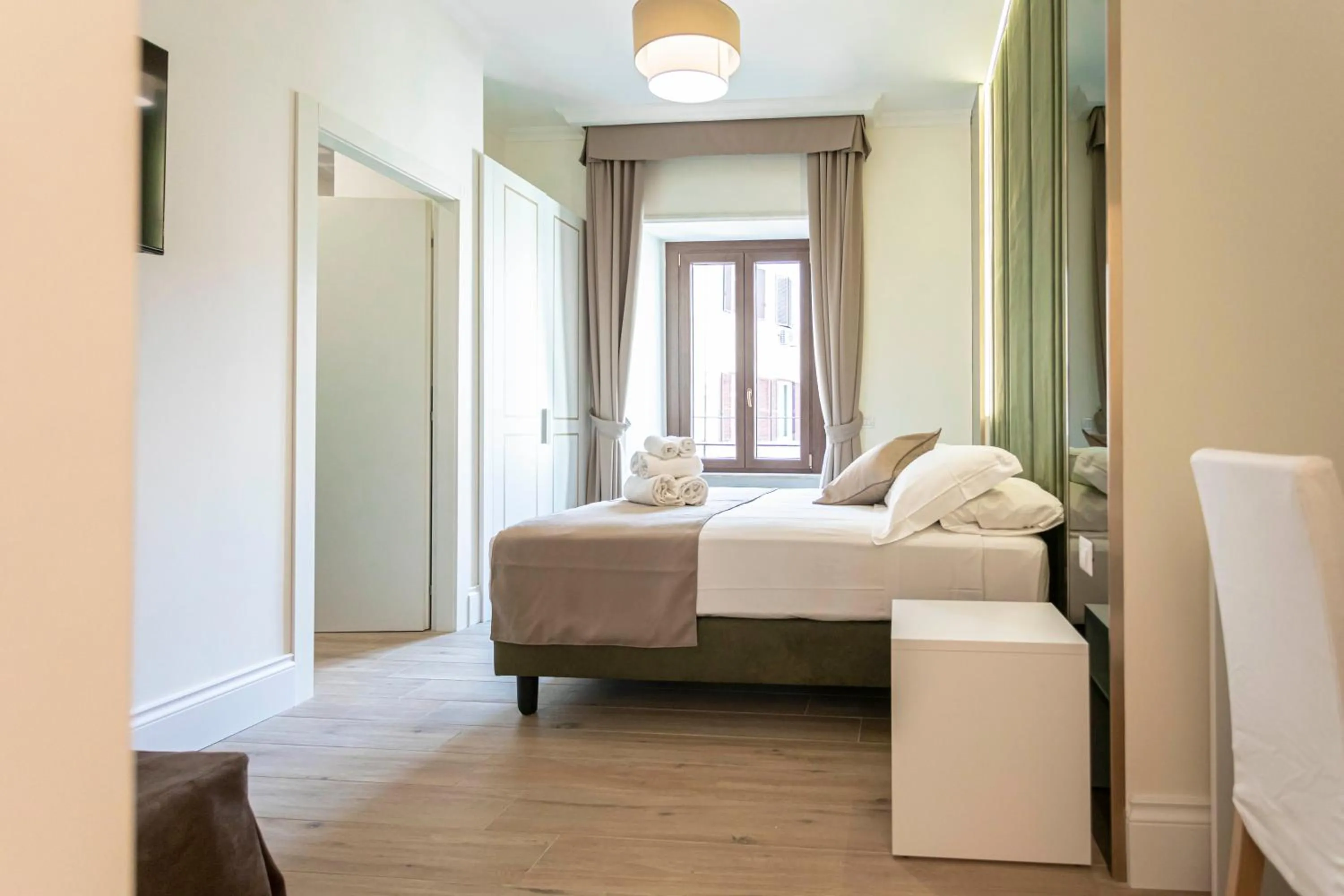 Bed in Flat 285 La Suite