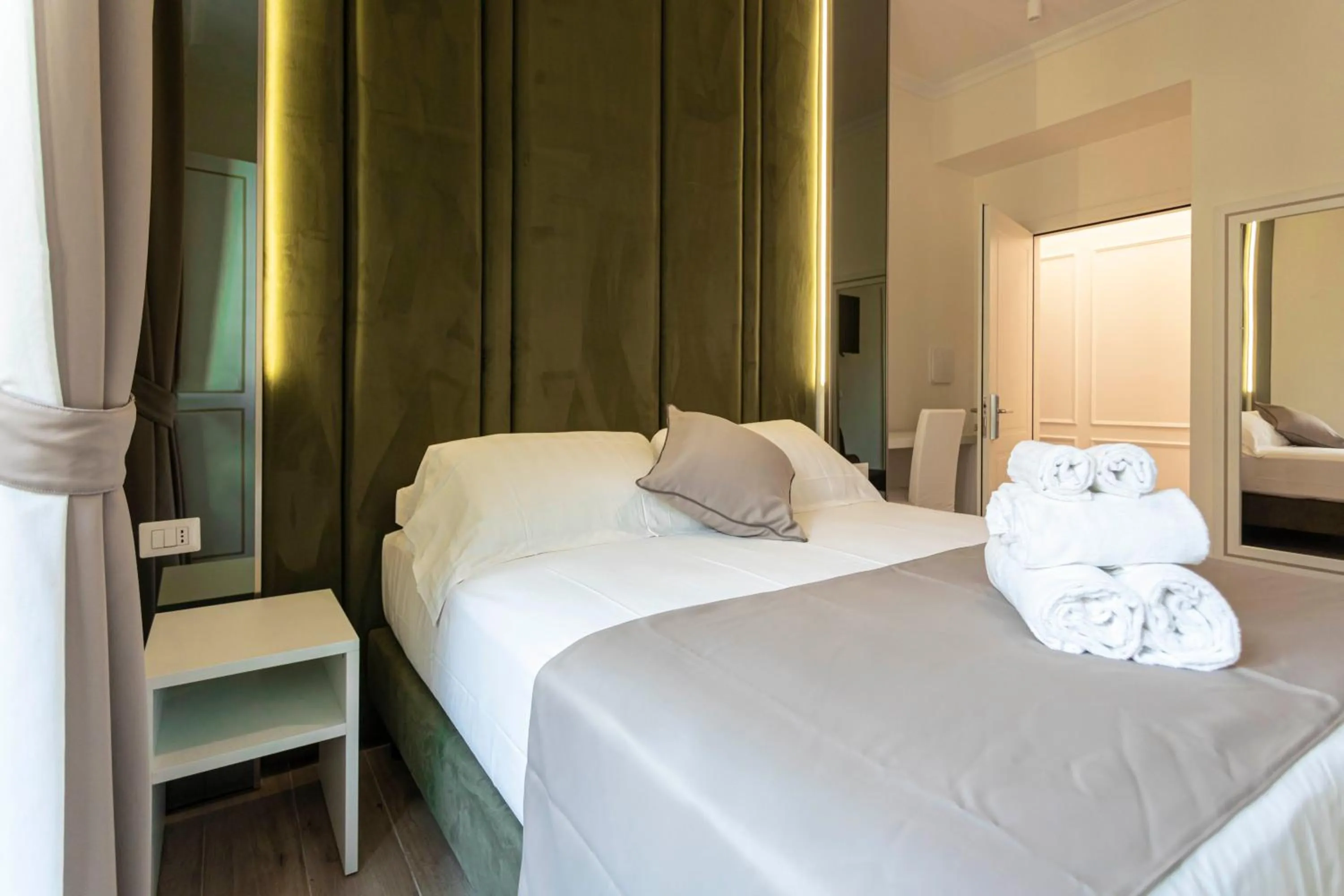 Bed in Flat 285 La Suite