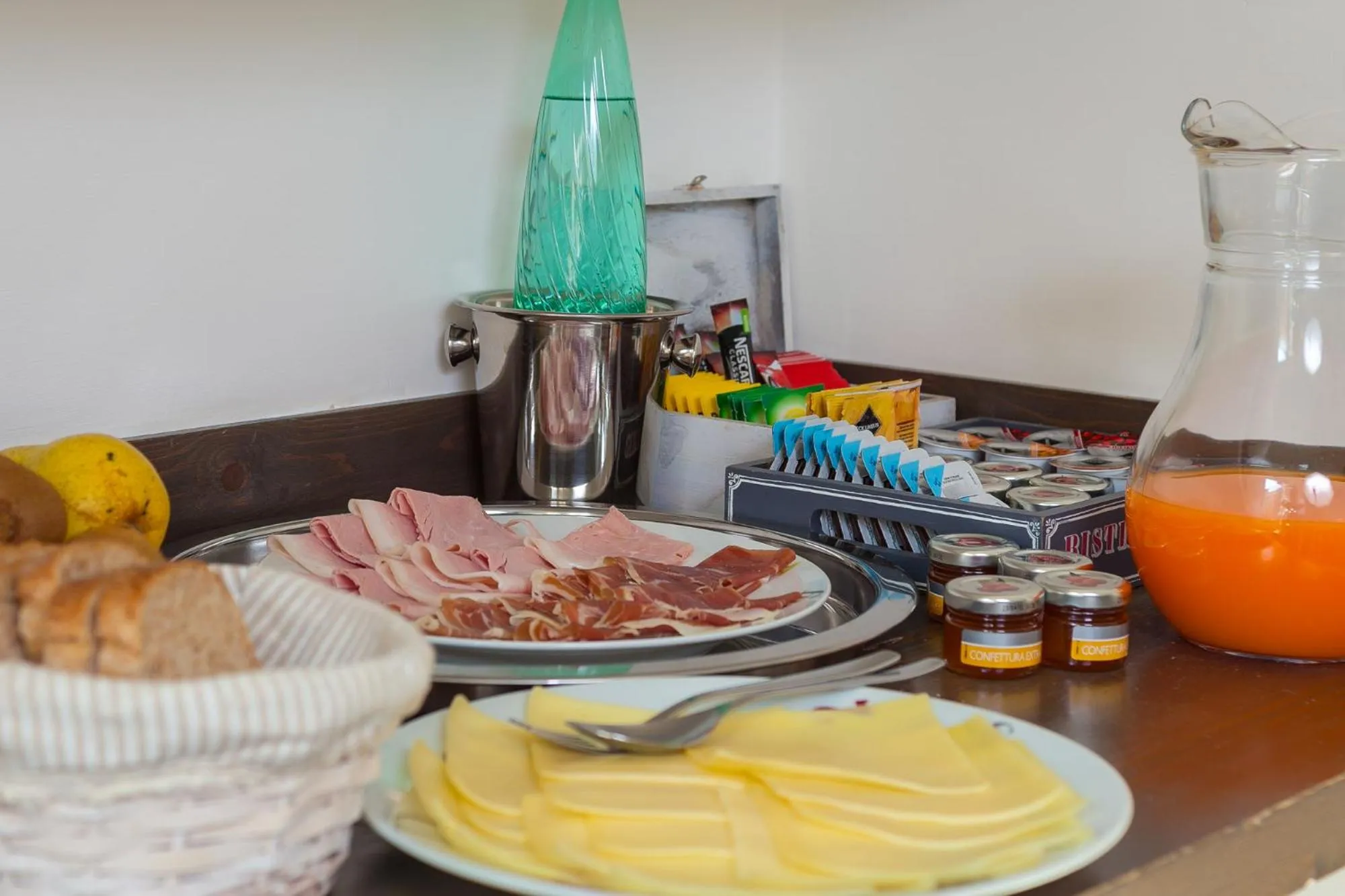 Breakfast in Flat 285 La Suite