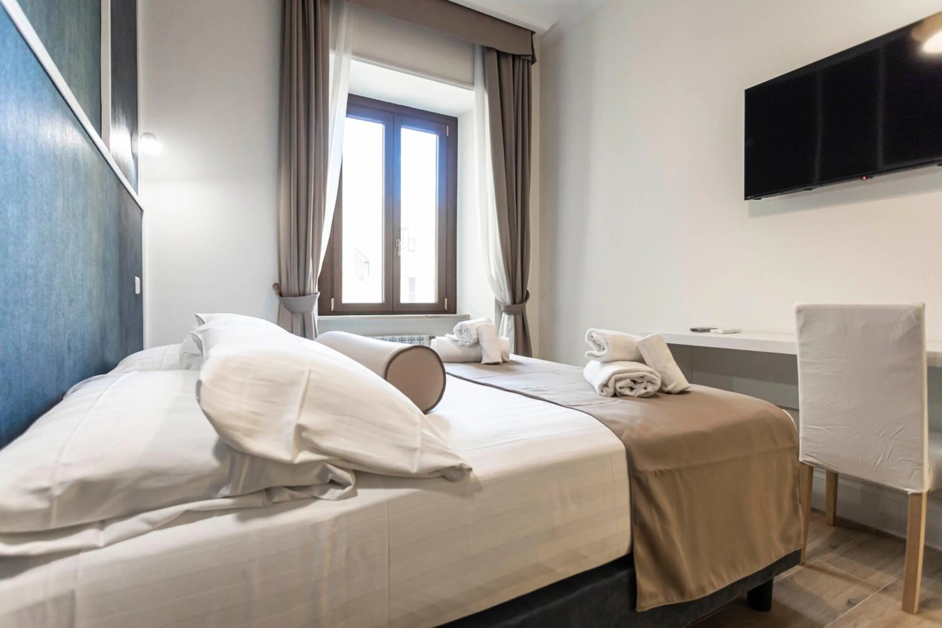 Bed in Flat 285 La Suite