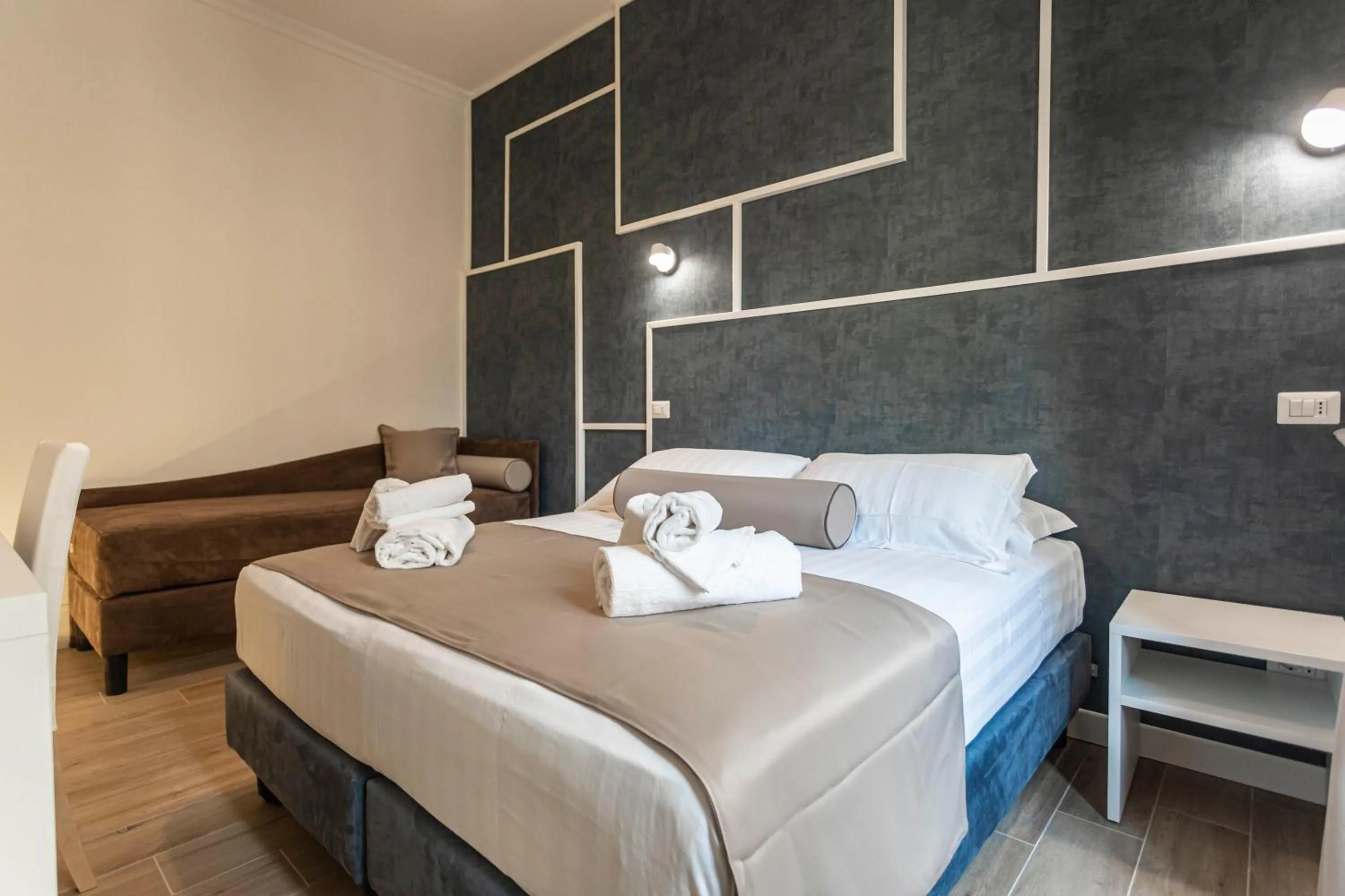 Bed in Flat 285 La Suite