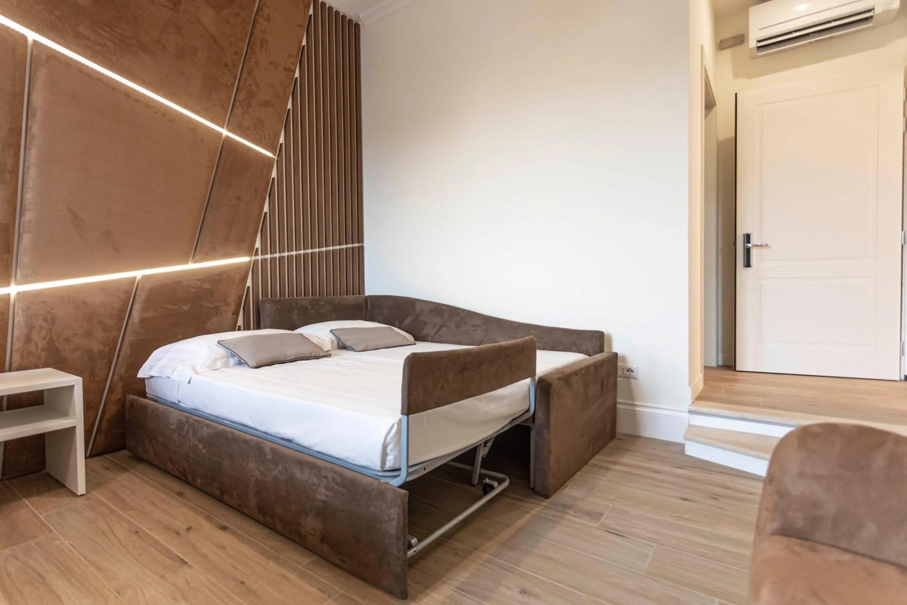 Bed in Flat 285 La Suite