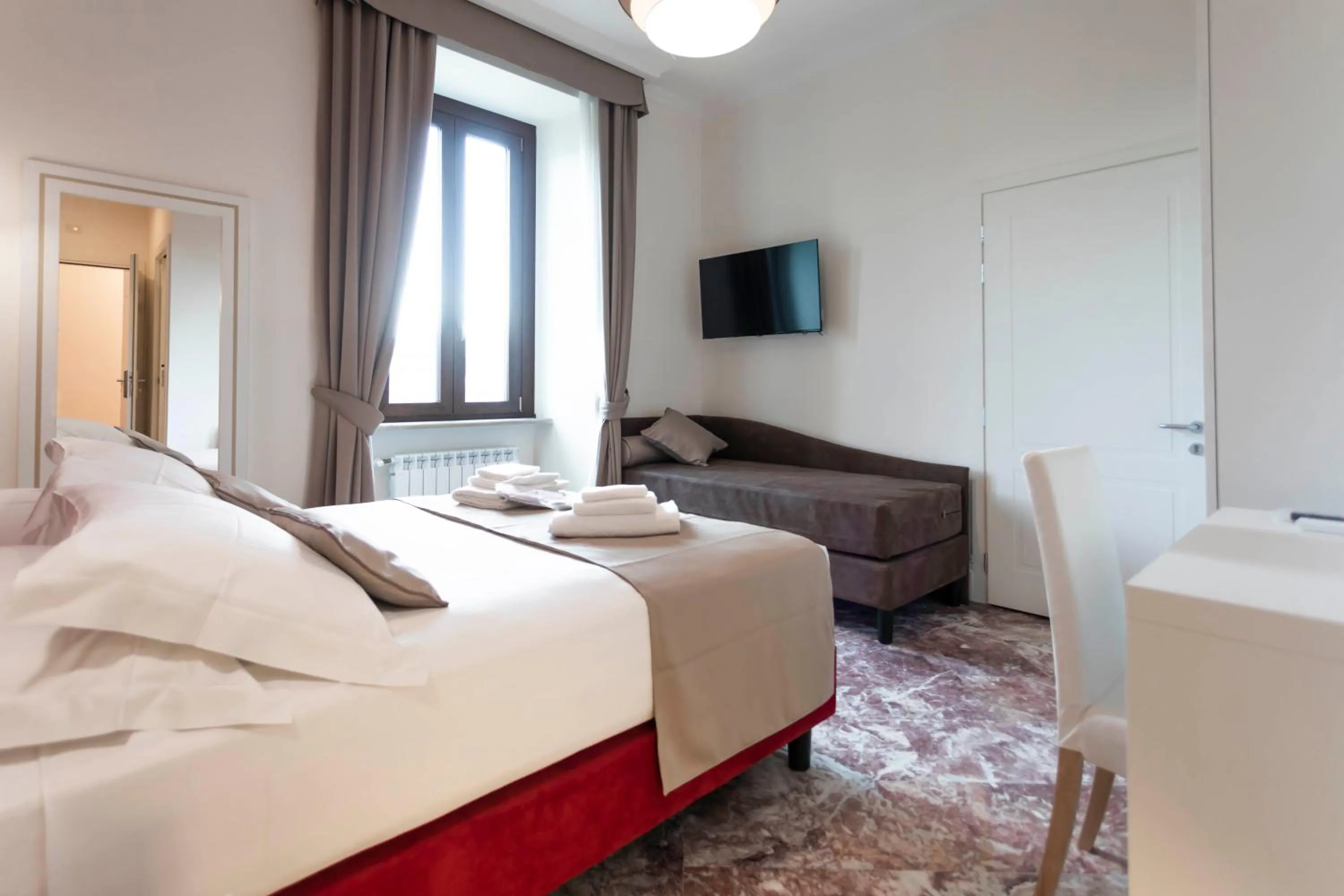 Bed in Flat 285 La Suite