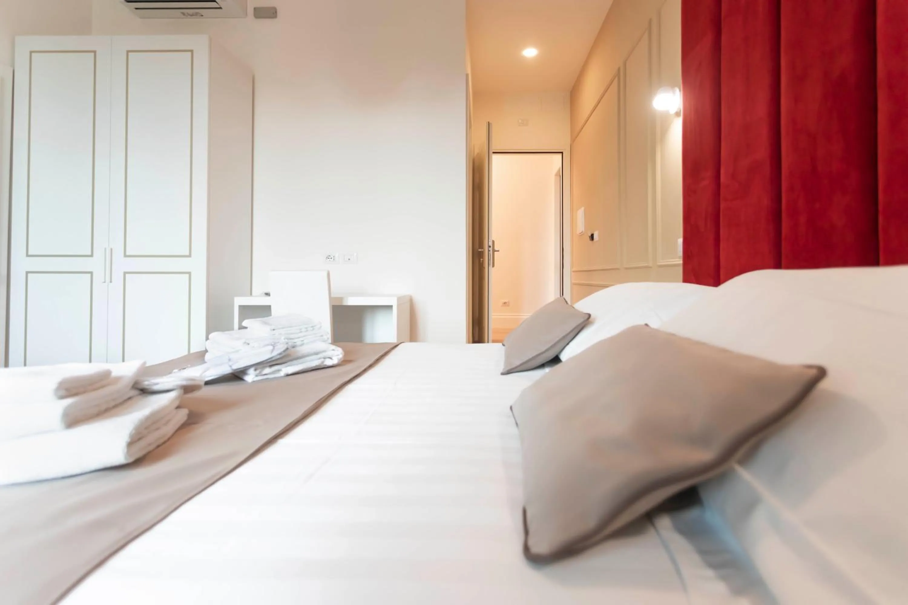 Bed in Flat 285 La Suite