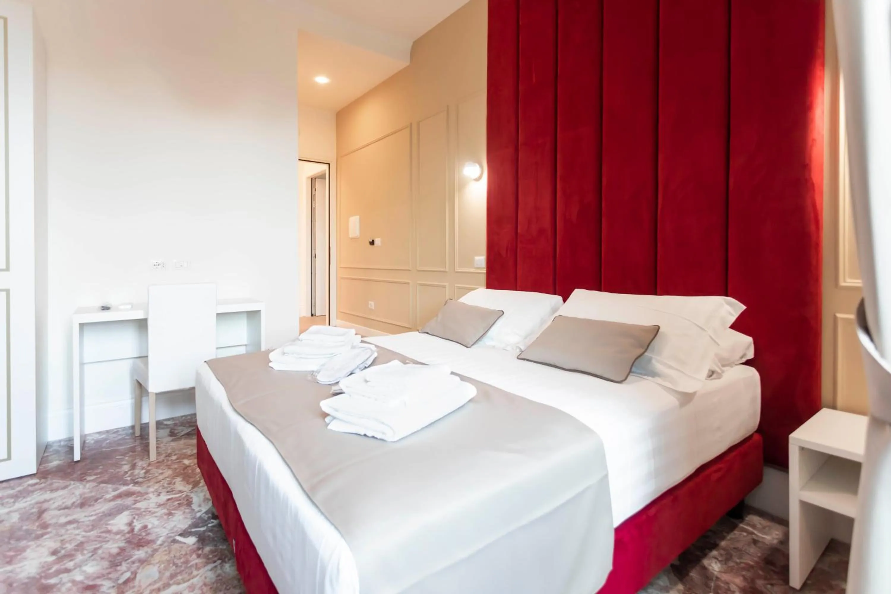 Bed in Flat 285 La Suite