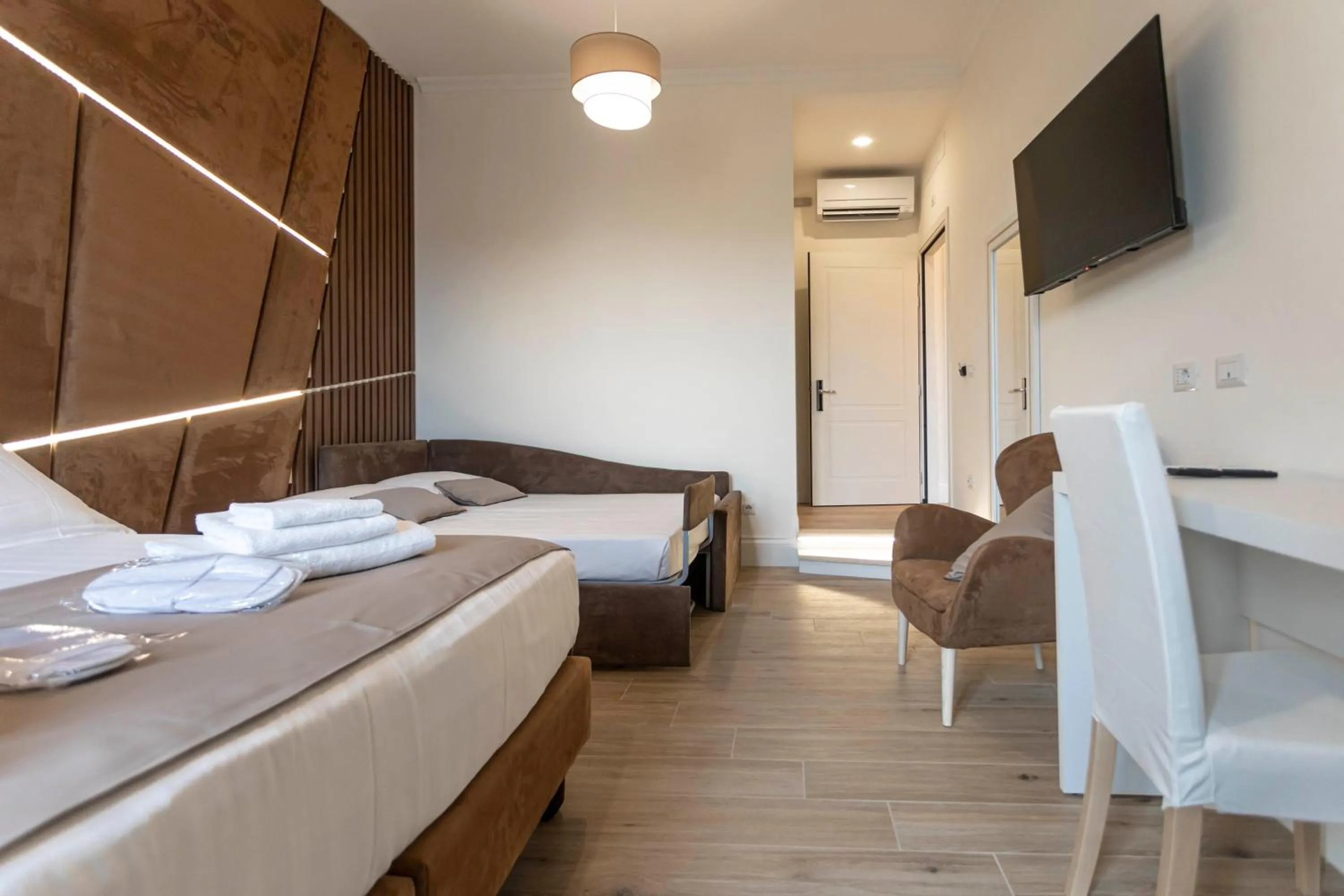 Bed in Flat 285 La Suite