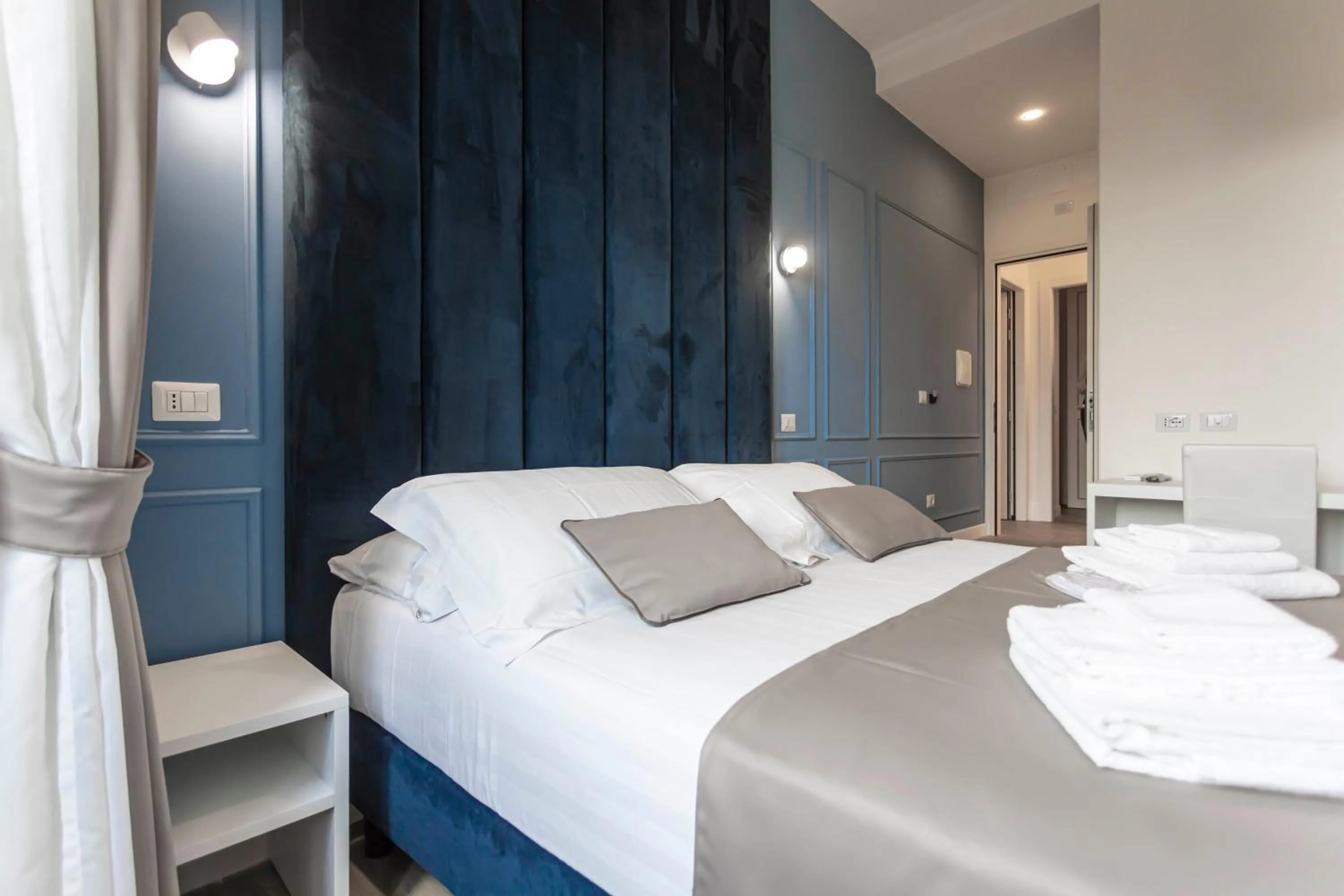 Bed in Flat 285 La Suite