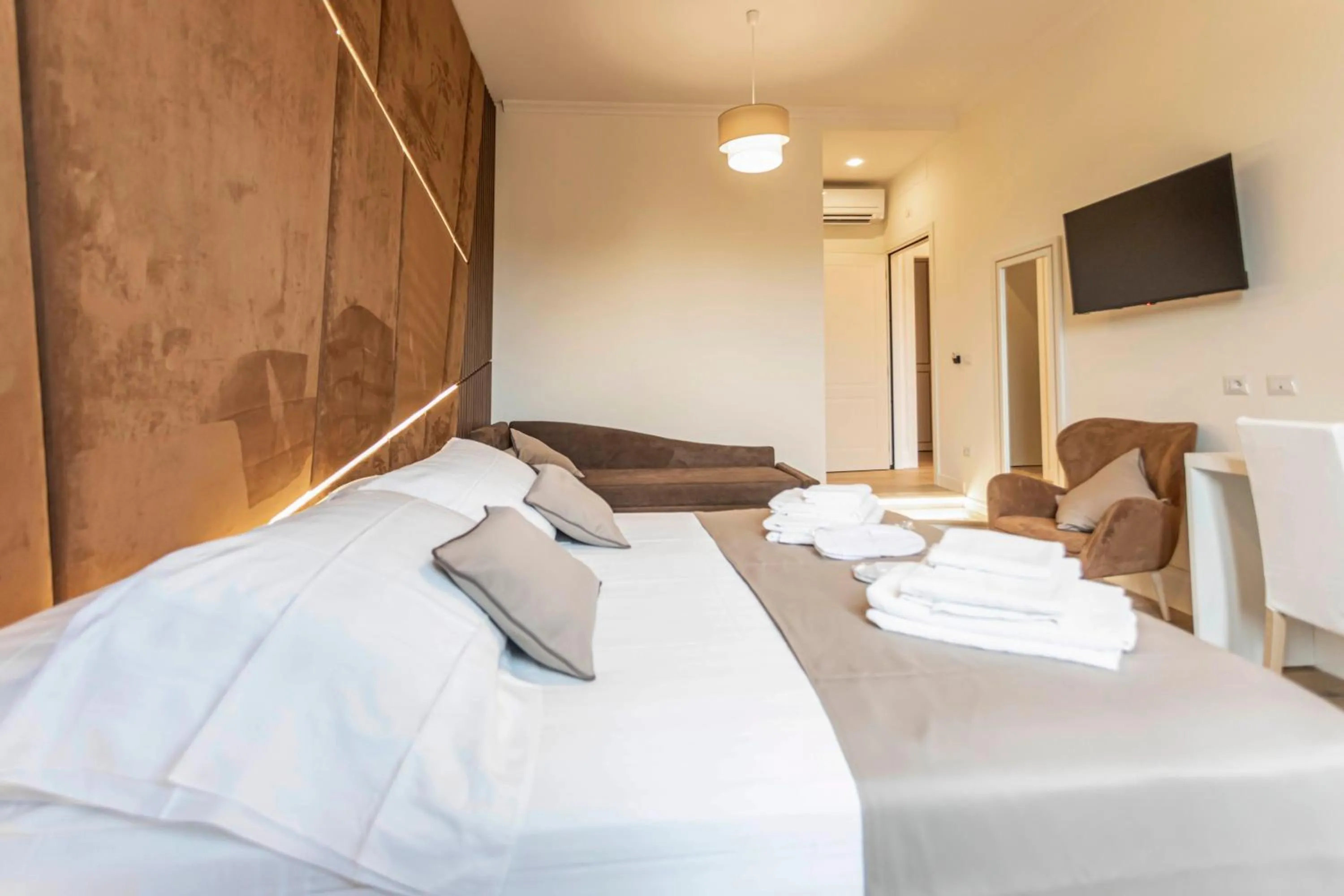 Bed in Flat 285 La Suite