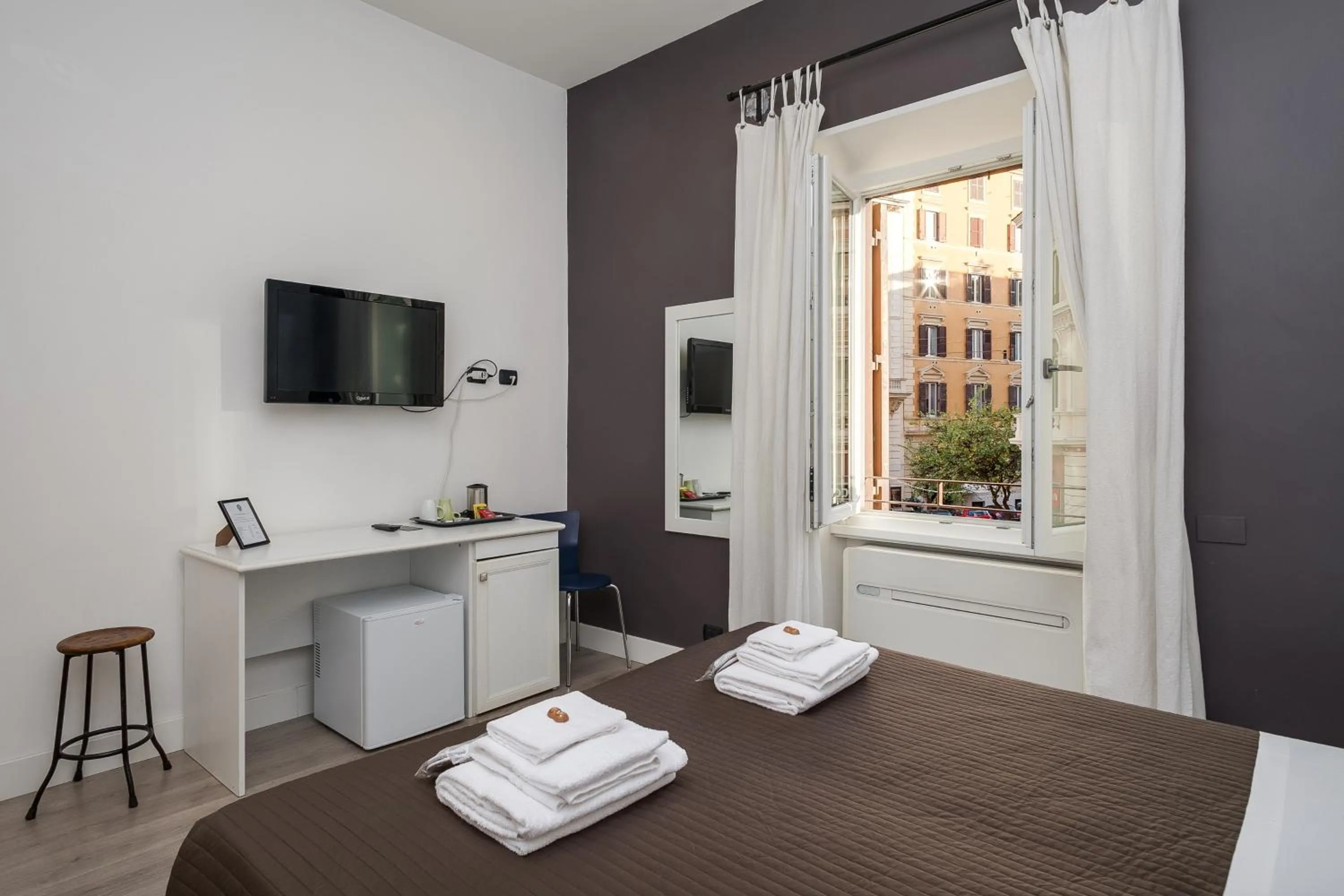 Bed in Flat 285 La Suite