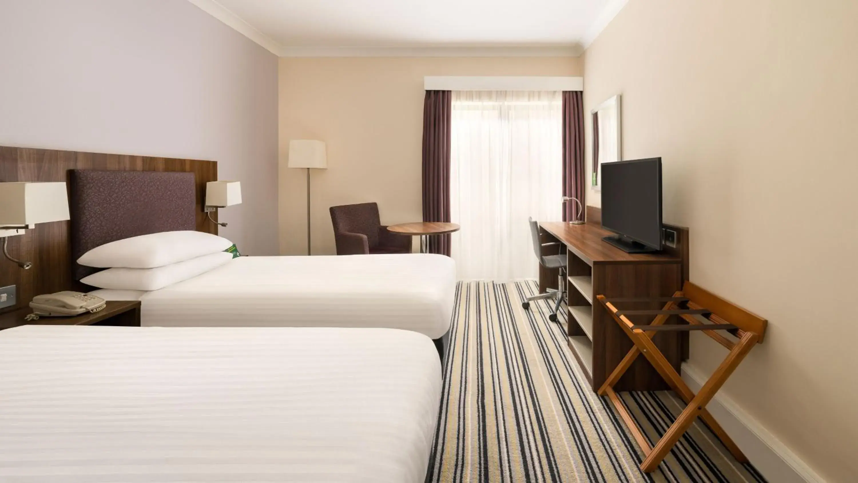 Standard Room with Two Single Beds in Holiday Inn Rotherham-Sheffield M1,Jct.33 by IHG Standard Room with Two Single Beds in Holiday Inn Rotherham-Sheffield M1,Jct.33 by IHG