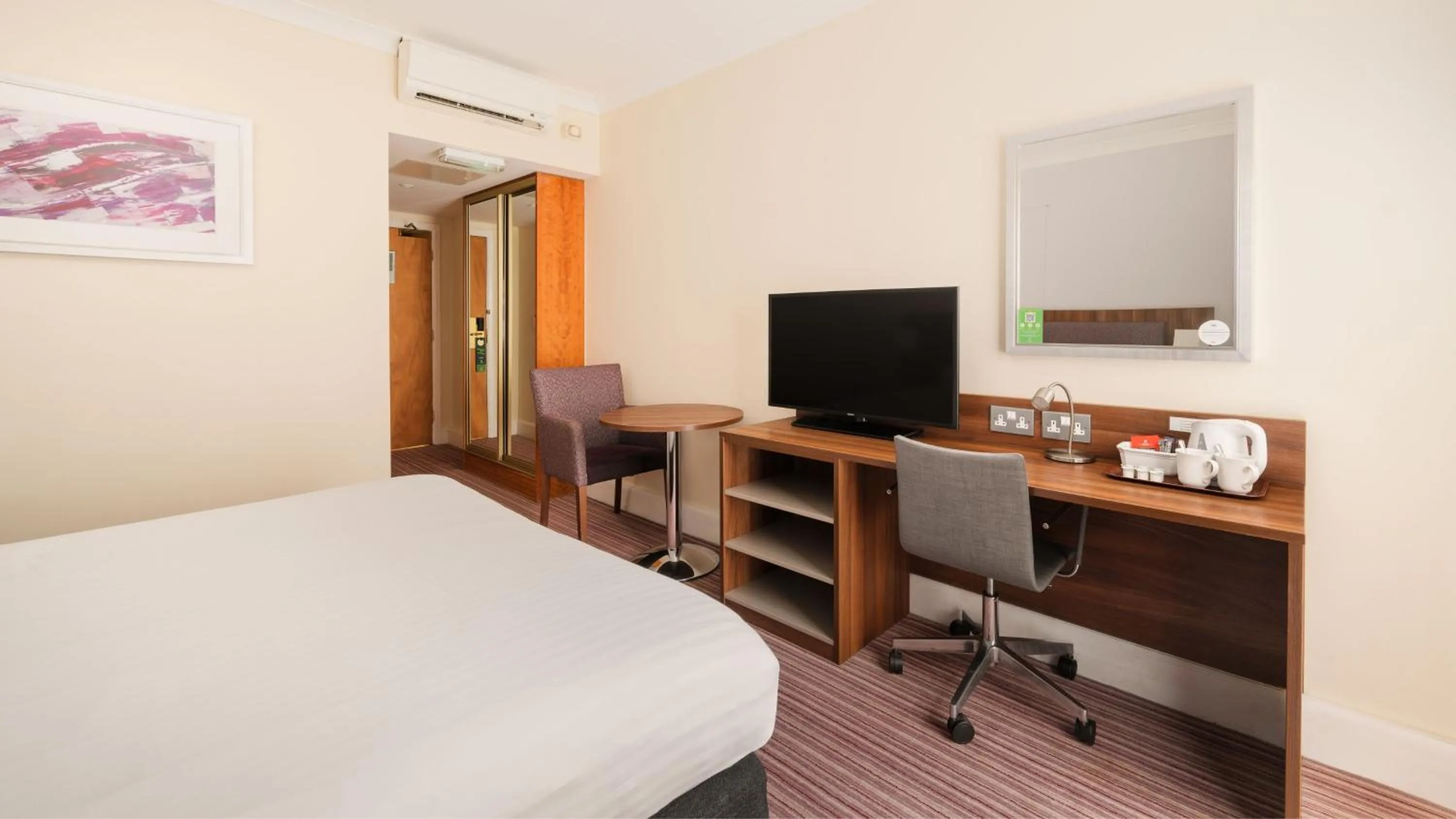 Photo of the whole room, Bed in Holiday Inn Rotherham-Sheffield M1,Jct.33 by IHG