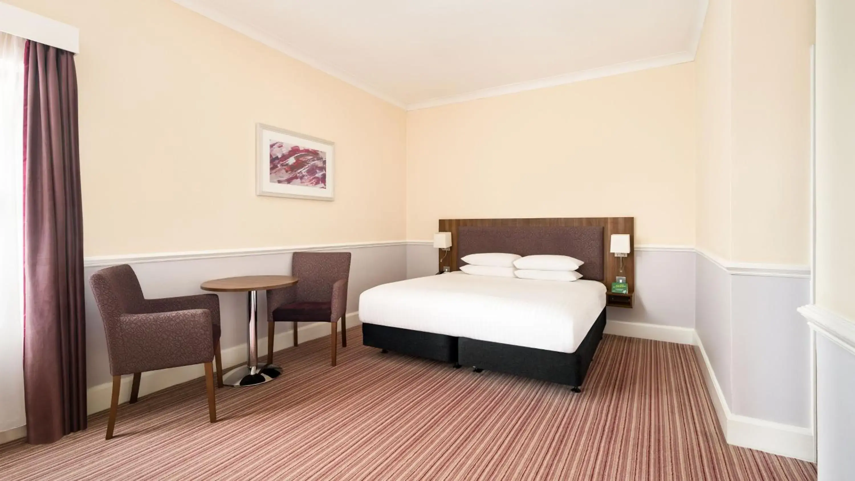 One-Bedroom Suite with Dining Area in Holiday Inn Rotherham-Sheffield M1,Jct.33 by IHG One-Bedroom Suite with Dining Area in Holiday Inn Rotherham-Sheffield M1,Jct.33 by IHG
