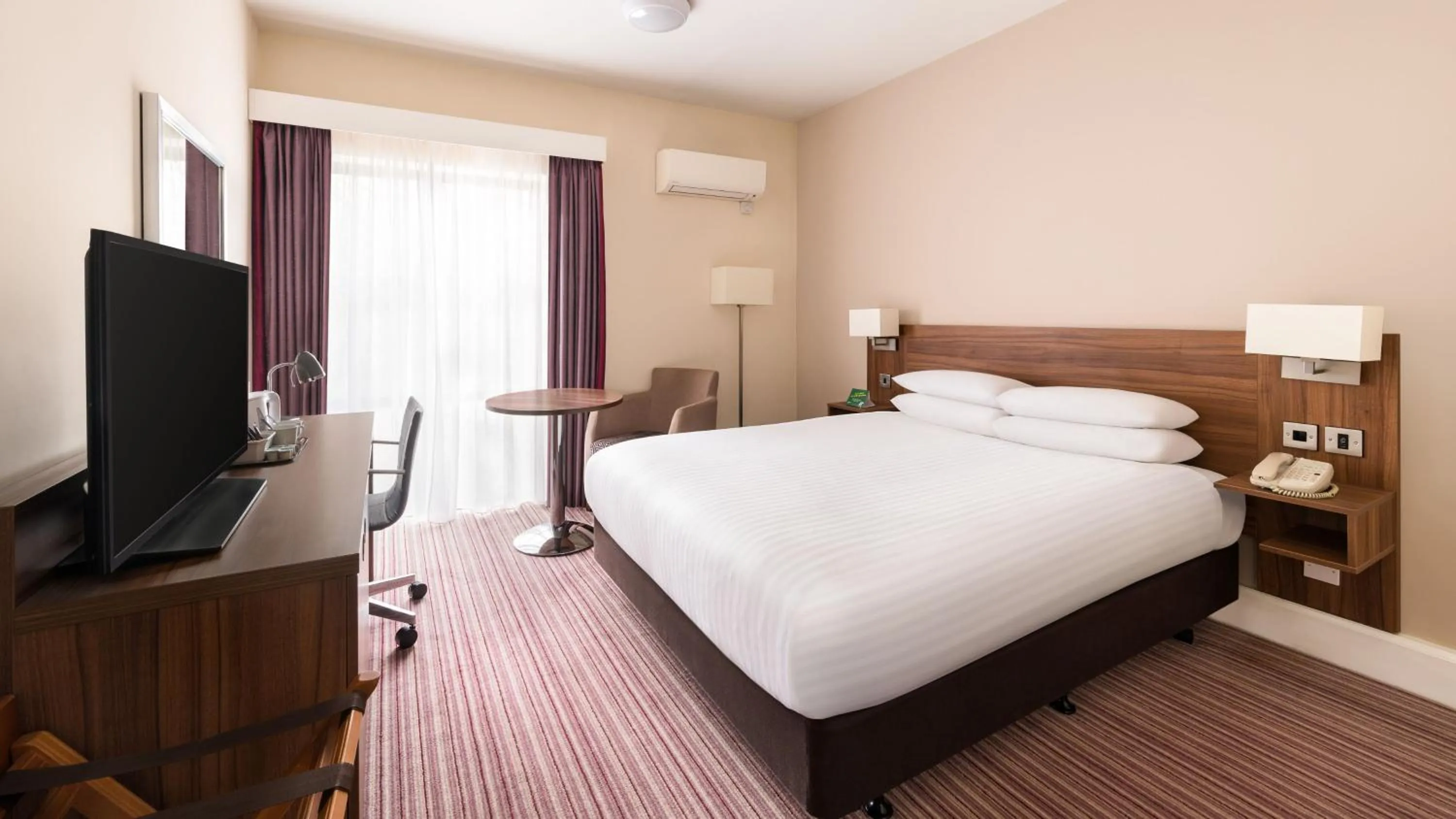 Bed in Holiday Inn Rotherham-Sheffield M1,Jct.33 by IHG