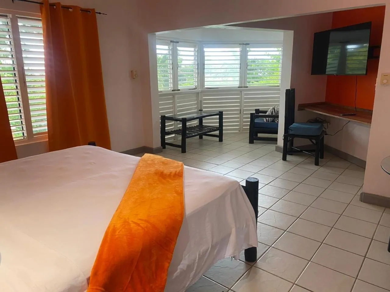 Bedroom, Bed in LF Jungle Retreat