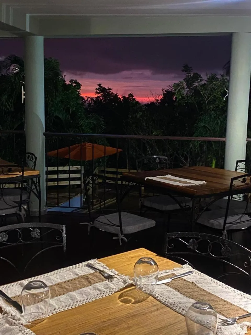 Restaurant/places to eat in LF Jungle Retreat