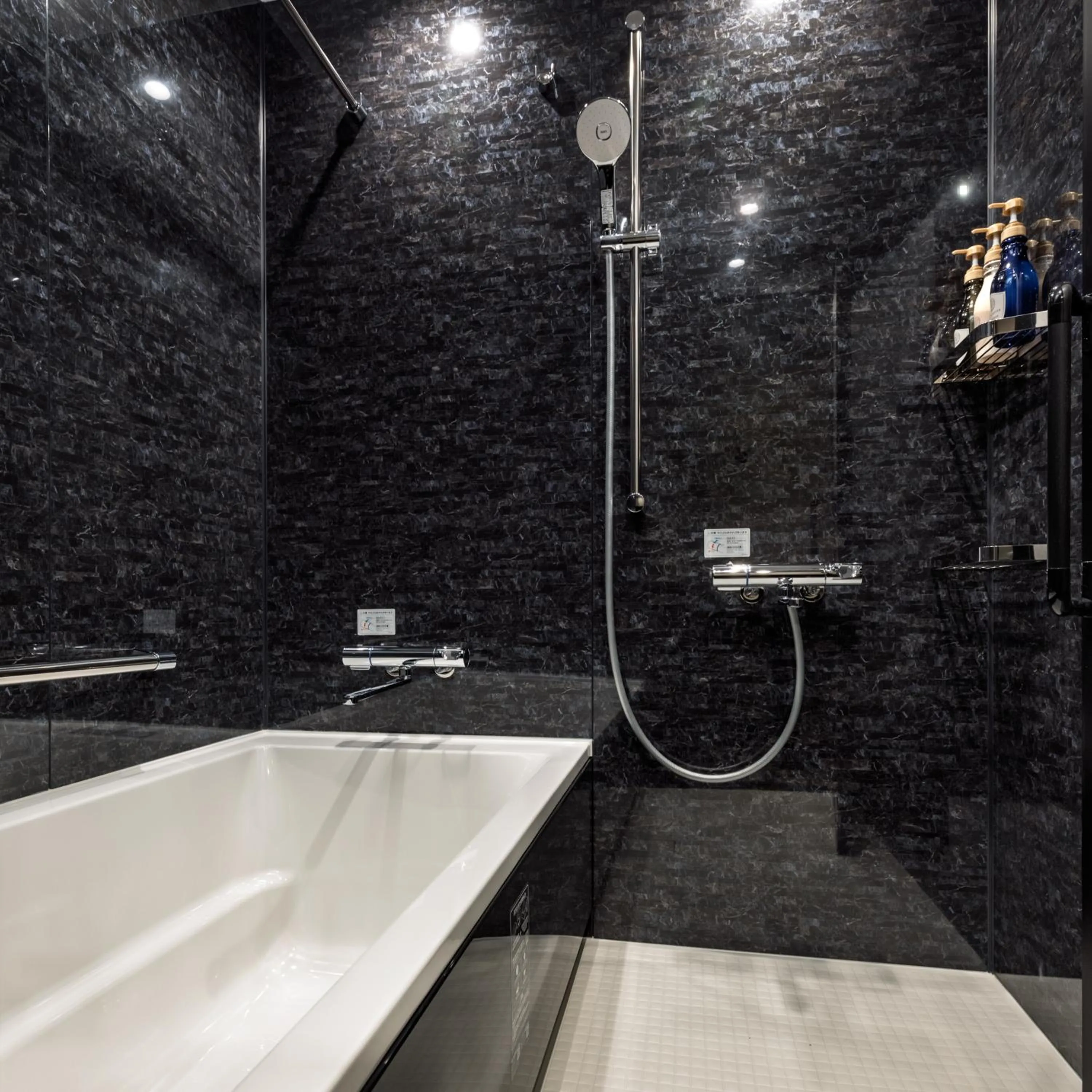 Bath in &Here OSAKA NAMBA