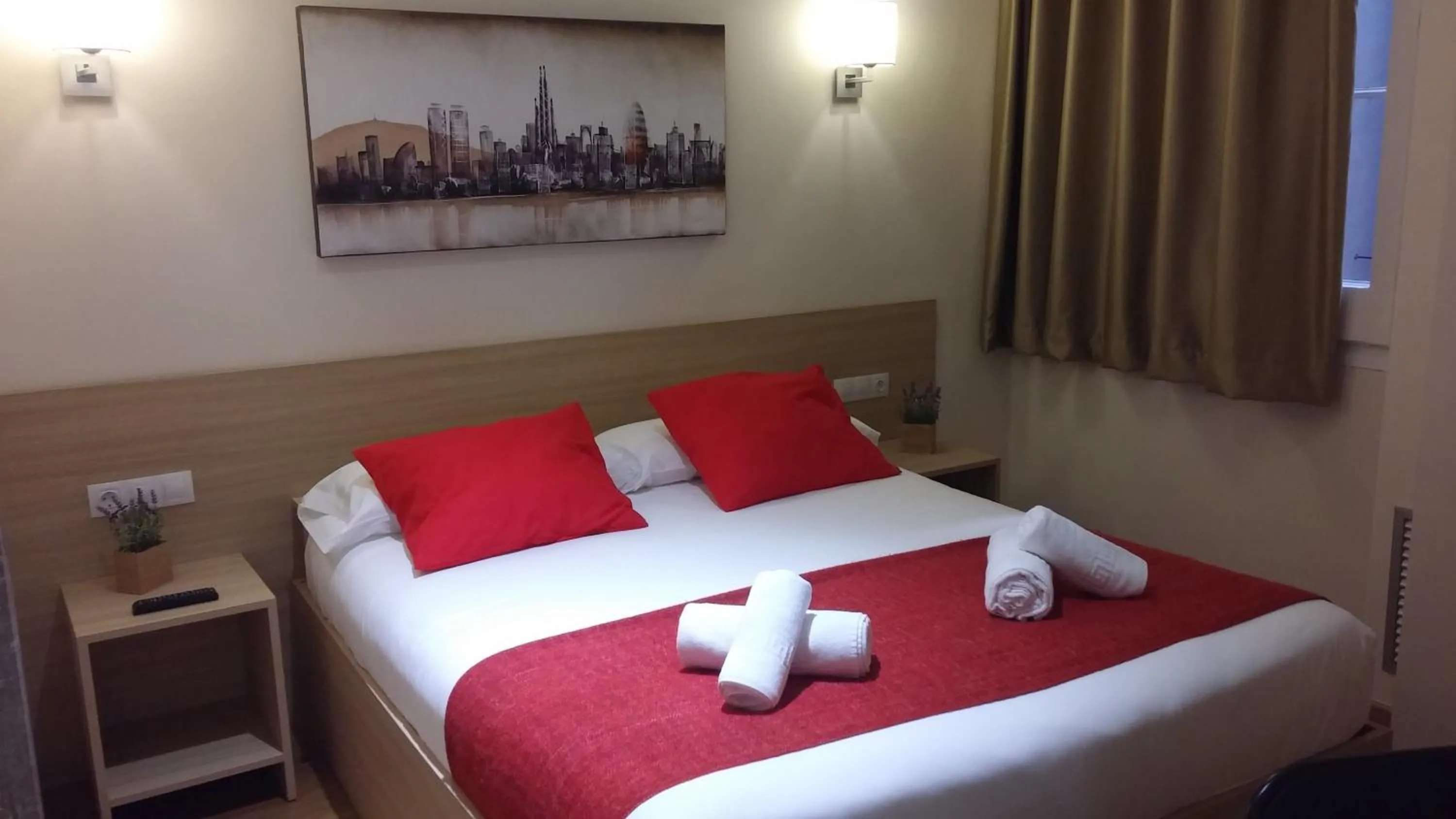 Photo of the whole room, Bed in Hostal Barcelona Travel