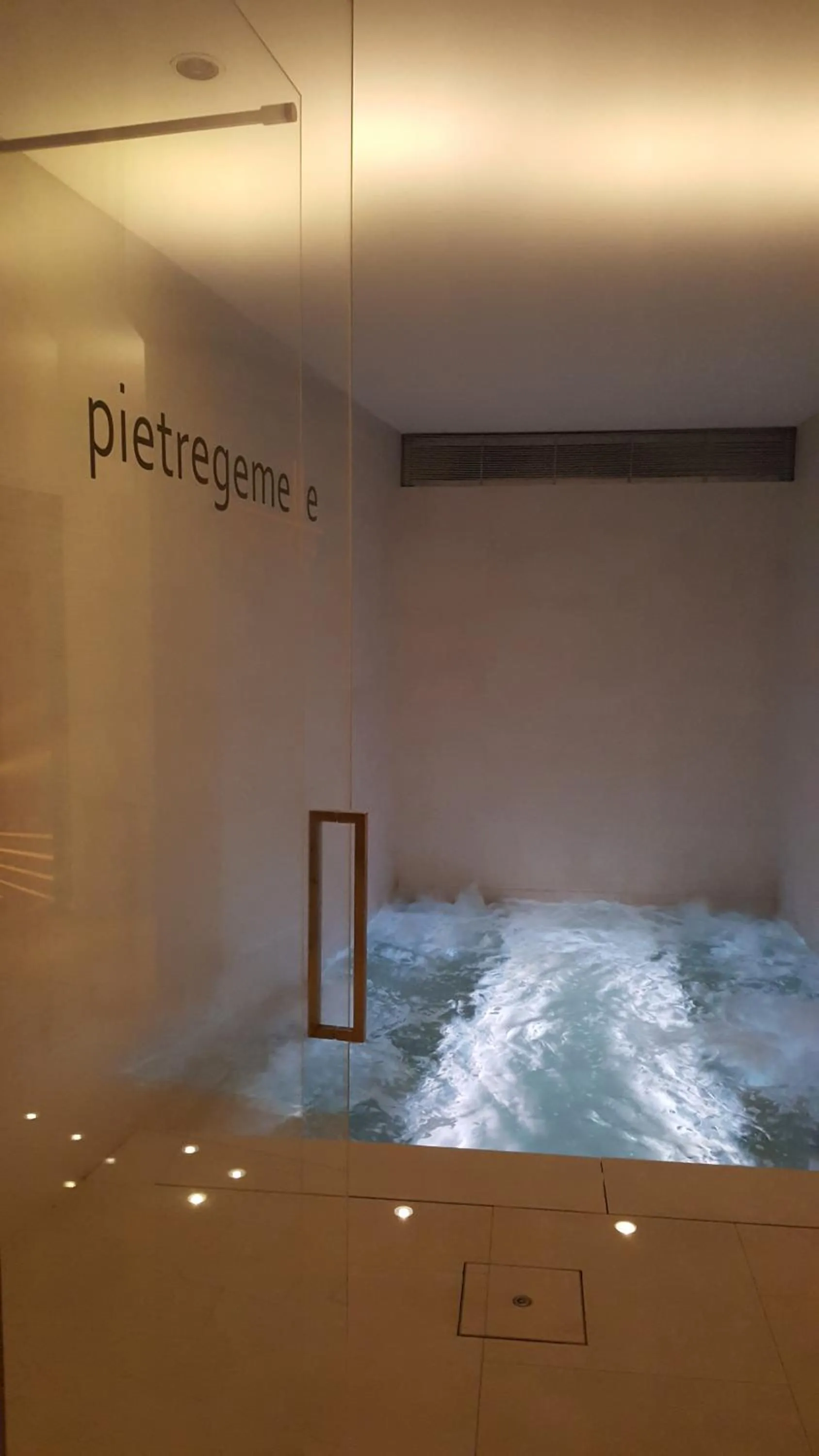 Hot Tub in Pietre Gemelle Resort