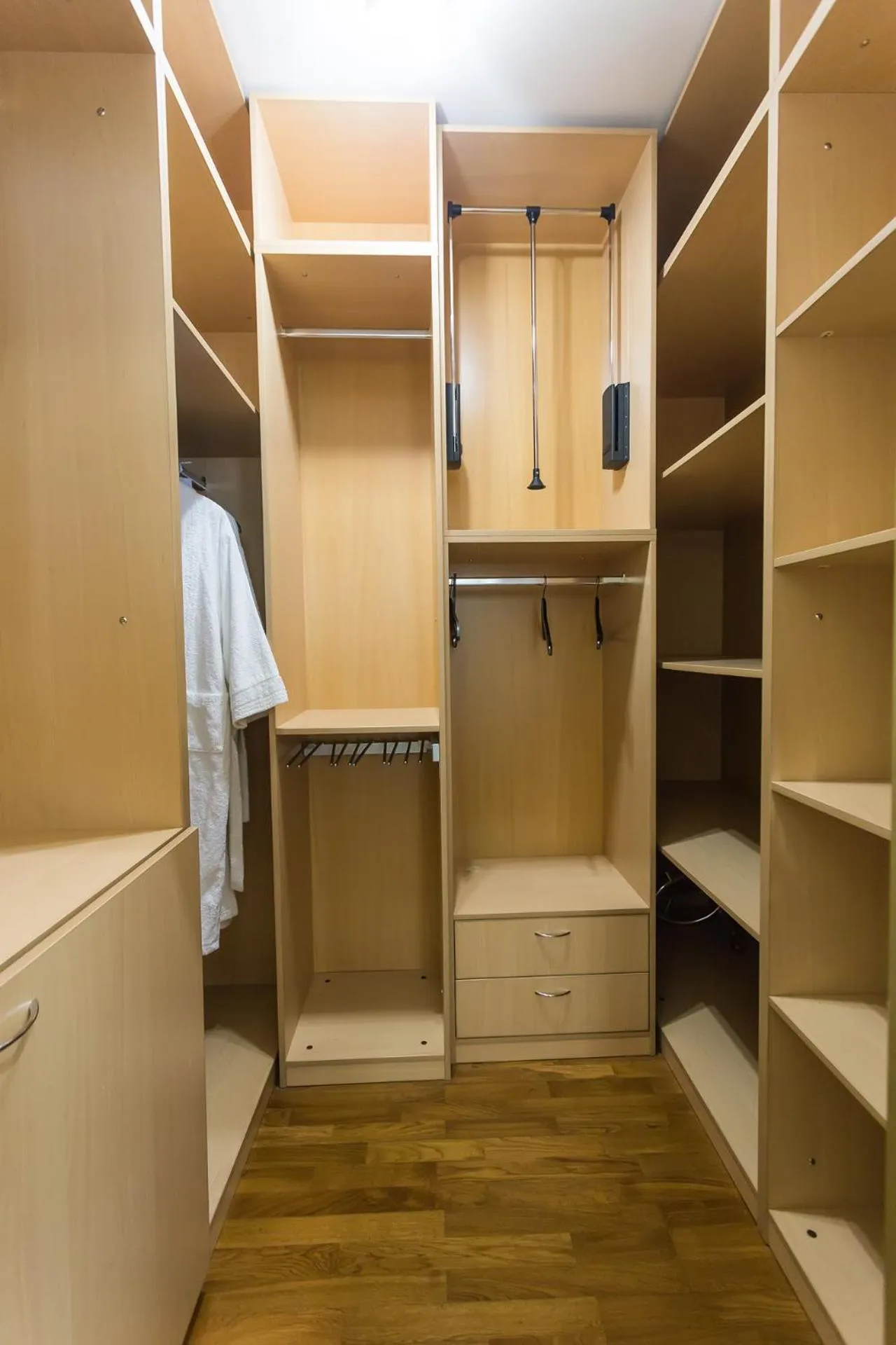 wardrobe in Apart Hotel 5