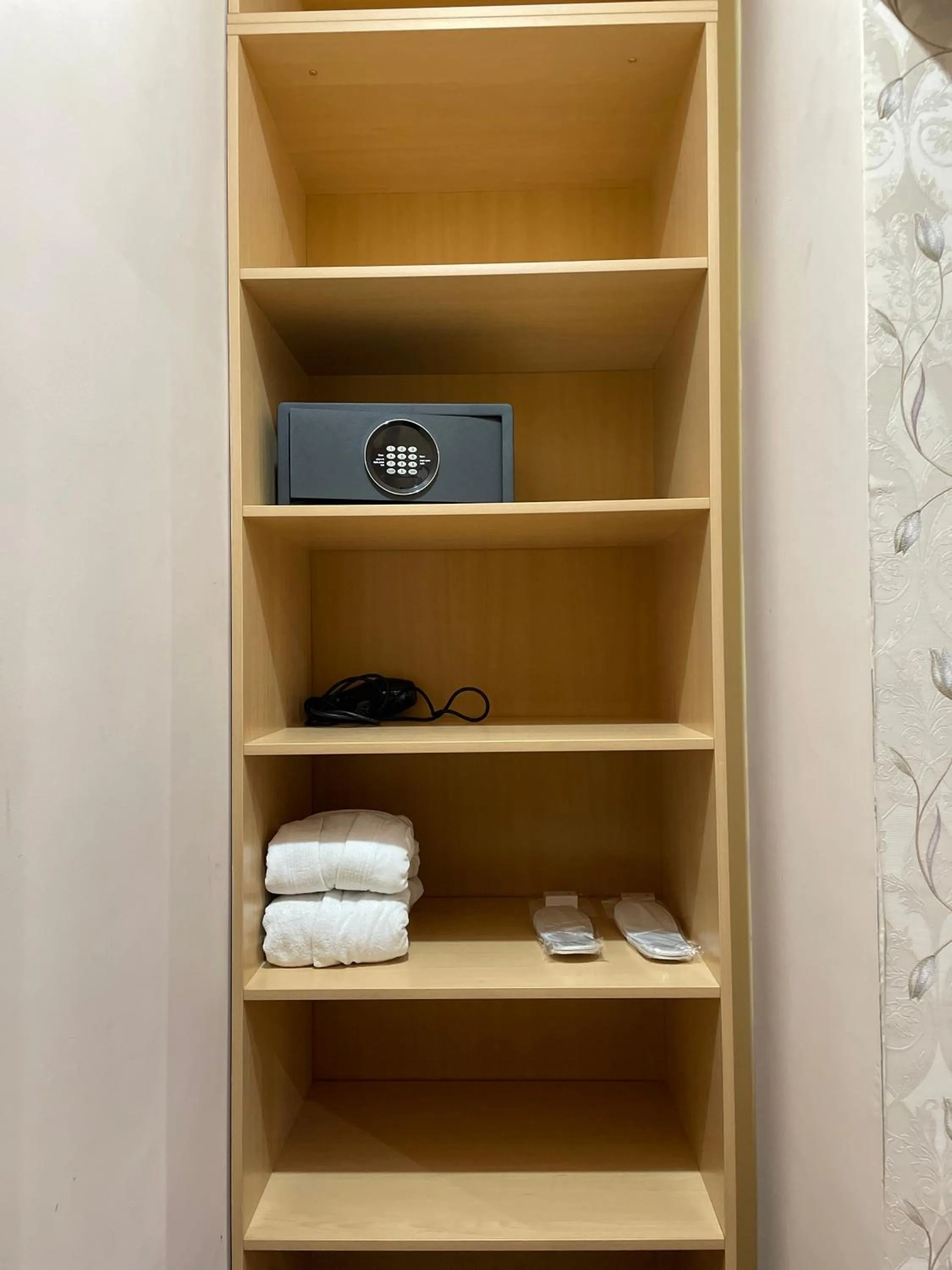 safe in Apart Hotel 5