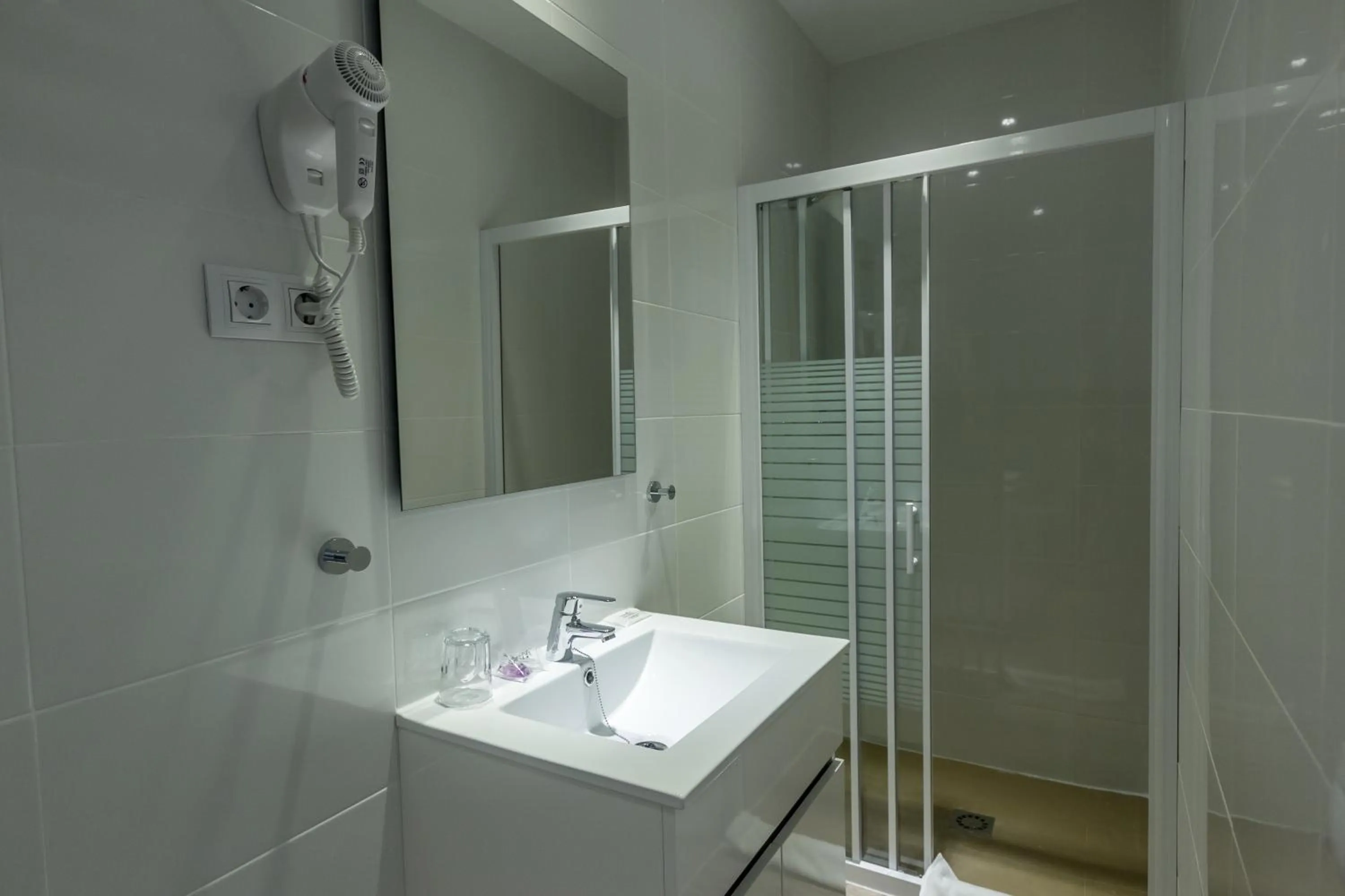 Toilet in Hostalin Barcelona Passeig de Gracia