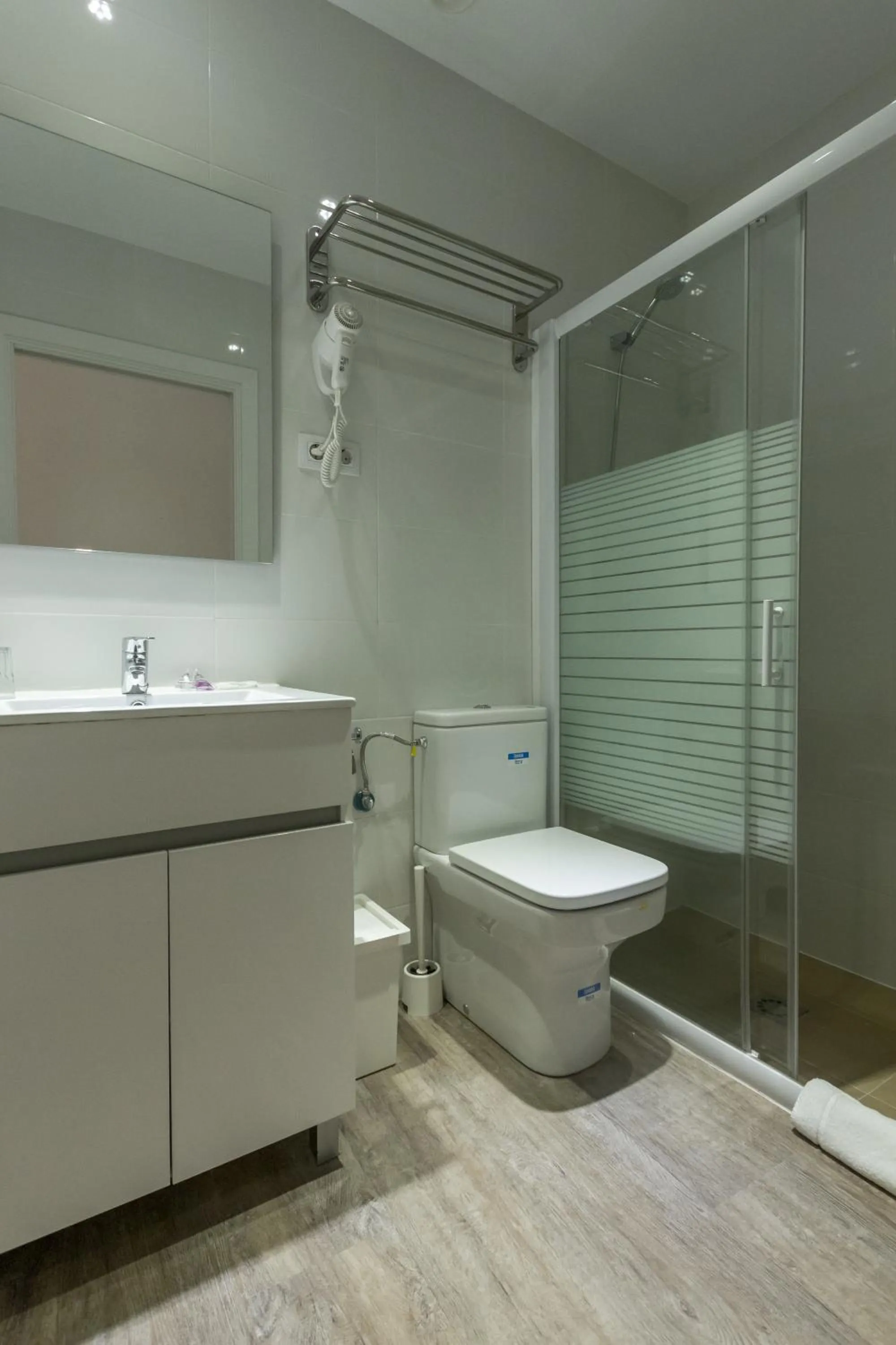 Toilet in Hostalin Barcelona Passeig de Gracia