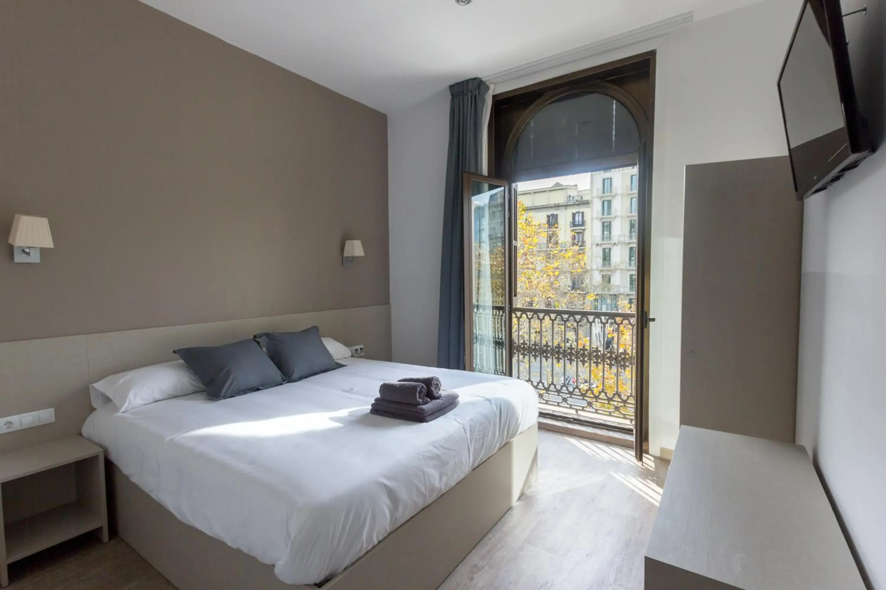 Double Room with City View in Hostalin Barcelona Passeig de Gracia Double Room with City View in Hostalin Barcelona Passeig de Gracia