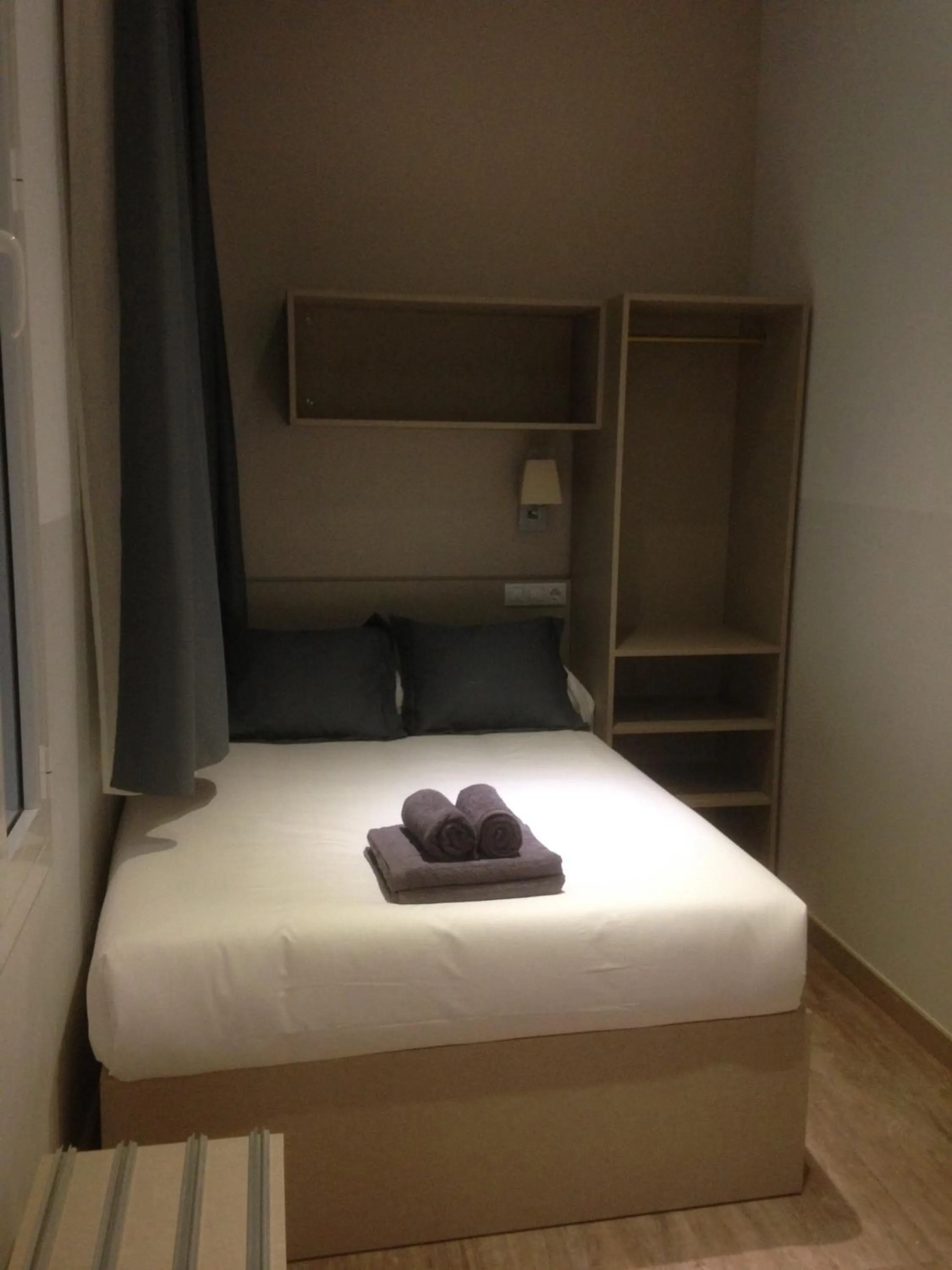 Photo of the whole room in Hostalin Barcelona Passeig de Gracia