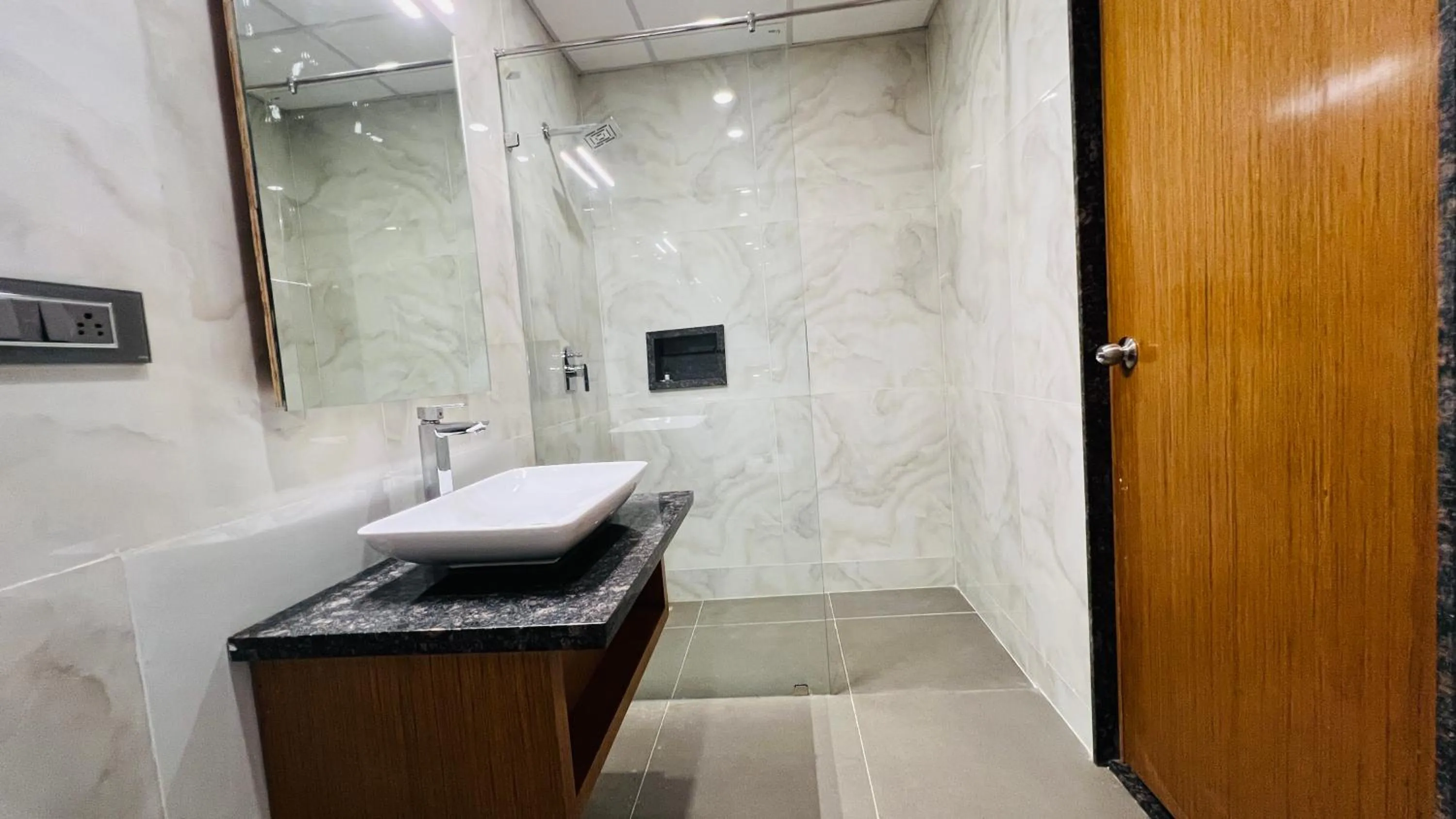 Shower in Hotel Aashraya