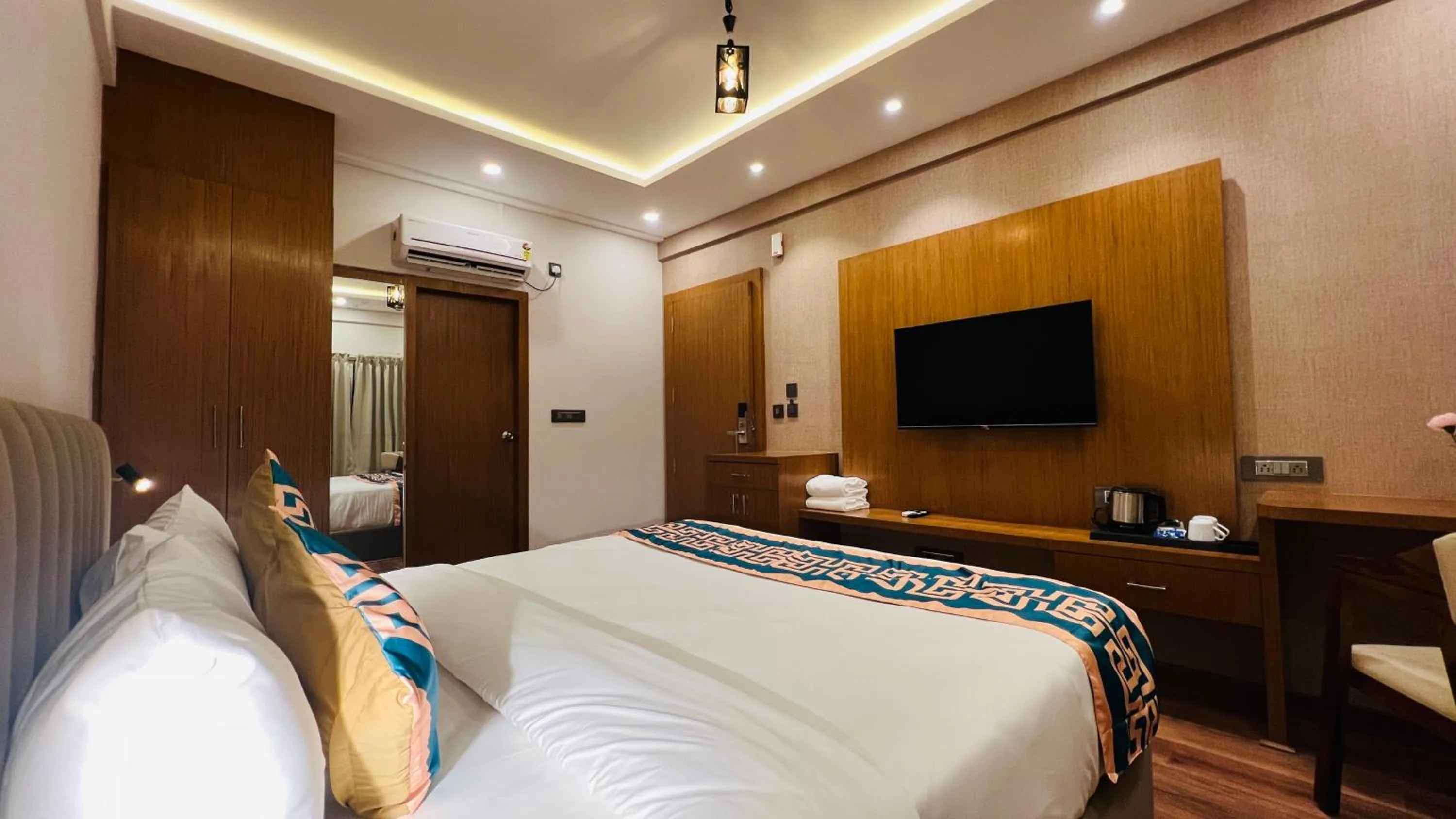 Bed in Hotel Aashraya