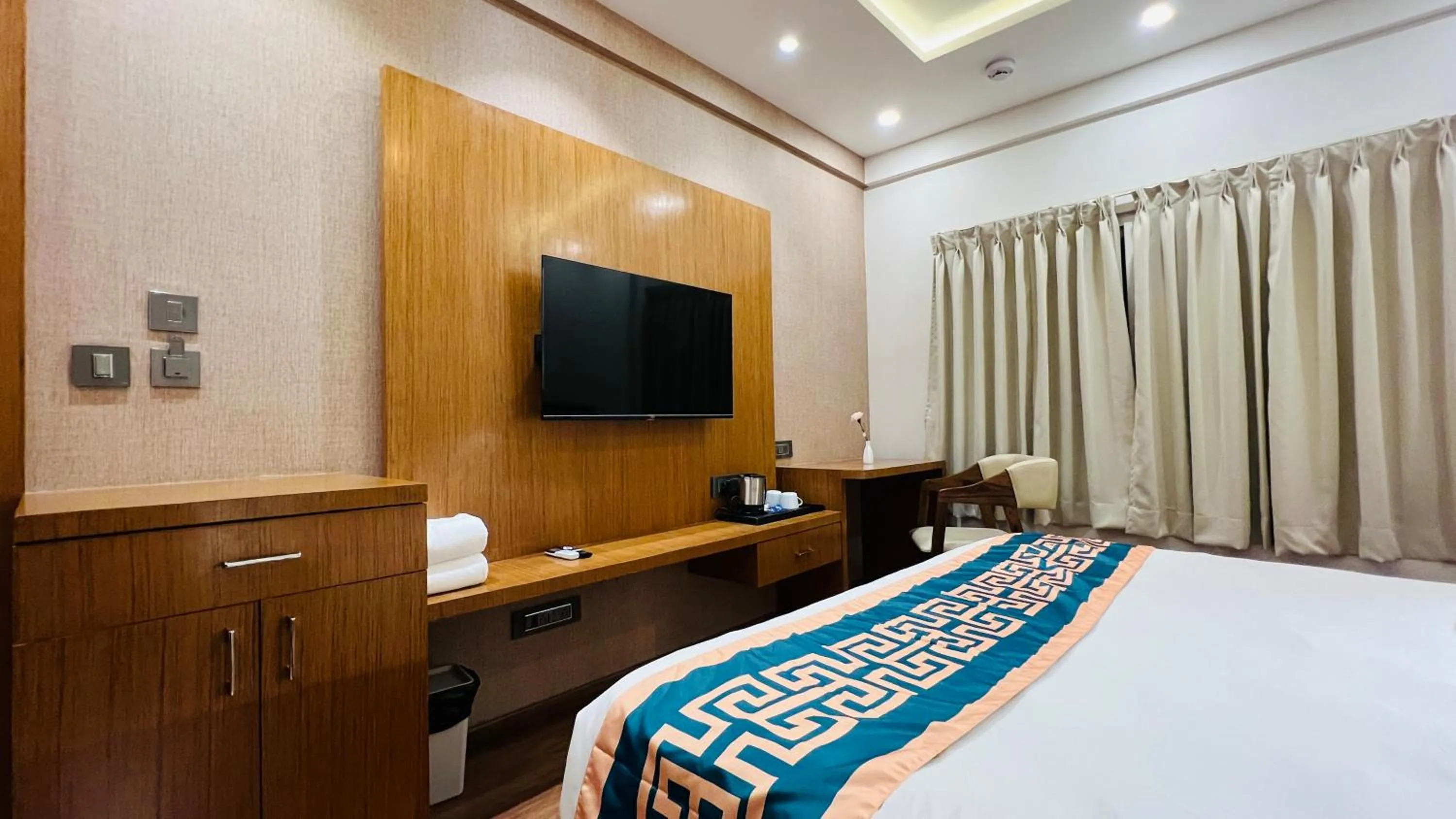 Bed in Hotel Aashraya