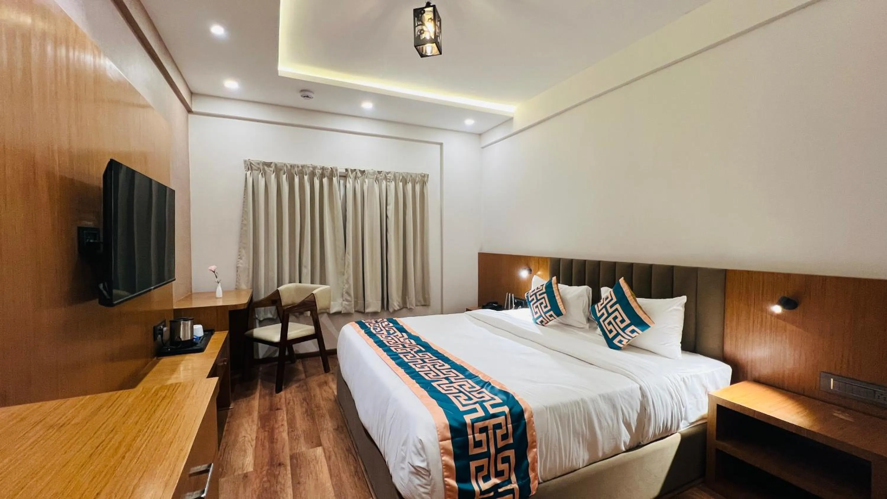 Bed in Hotel Aashraya