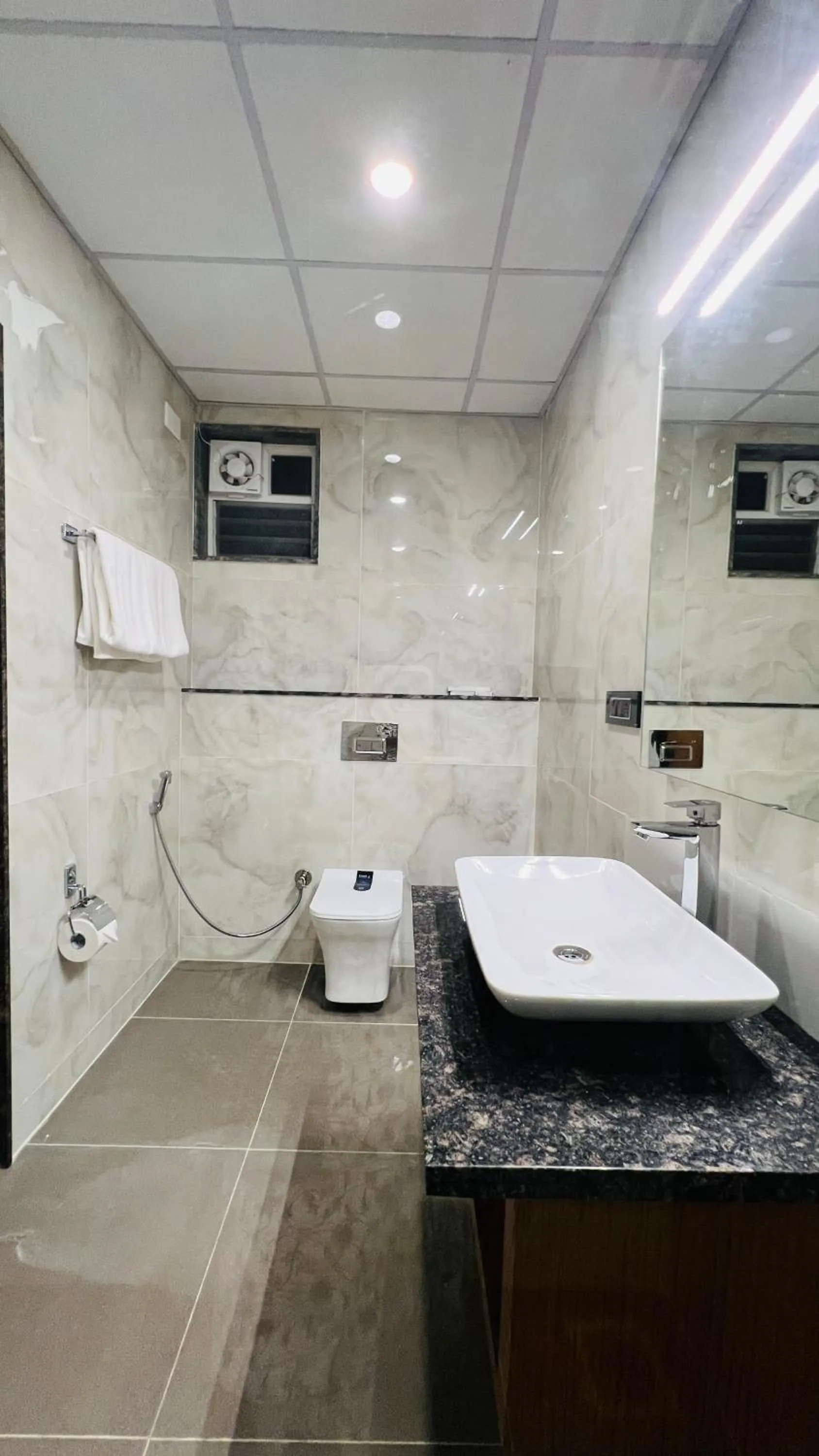 Shower in Hotel Aashraya