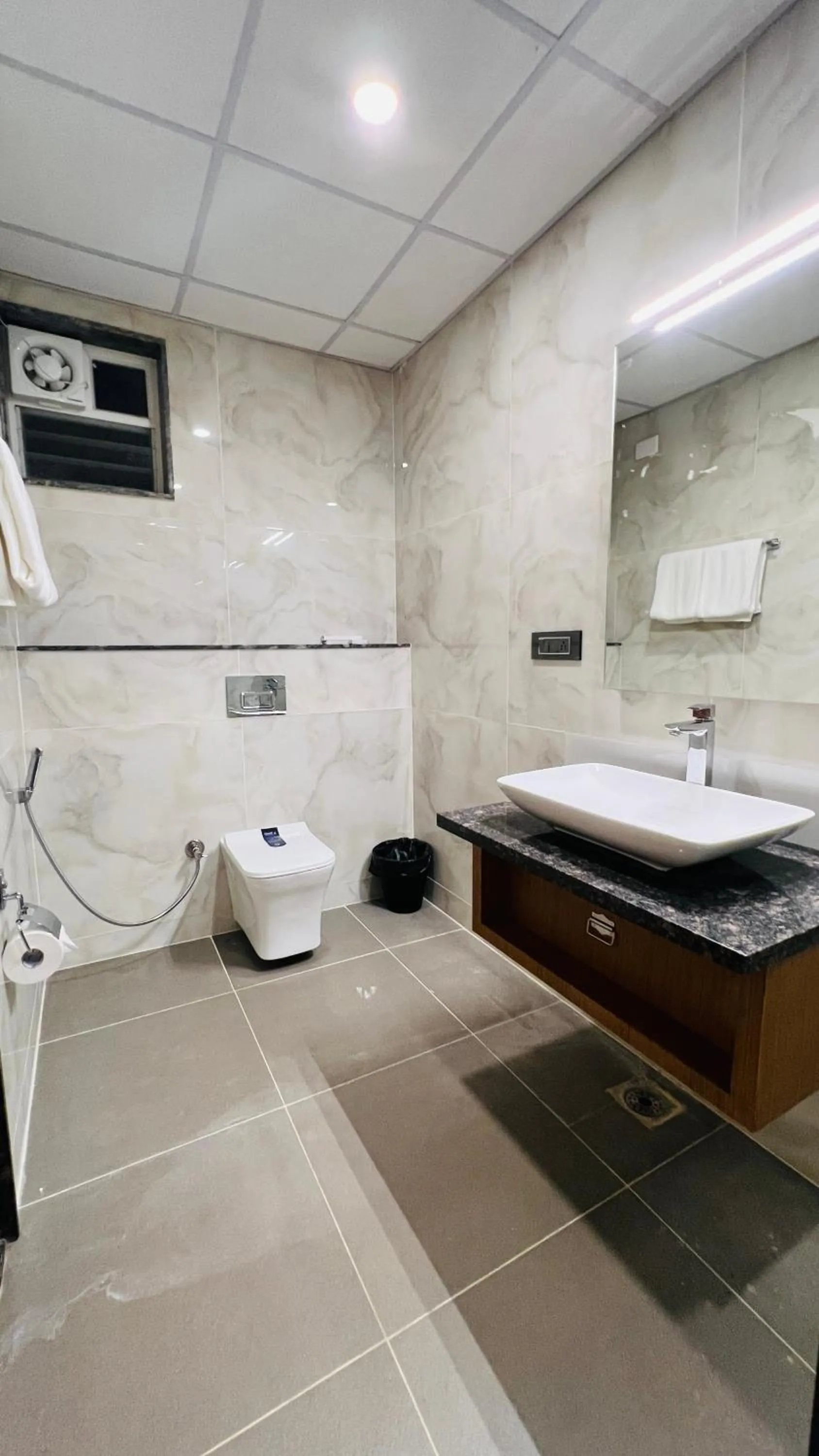 Shower in Hotel Aashraya