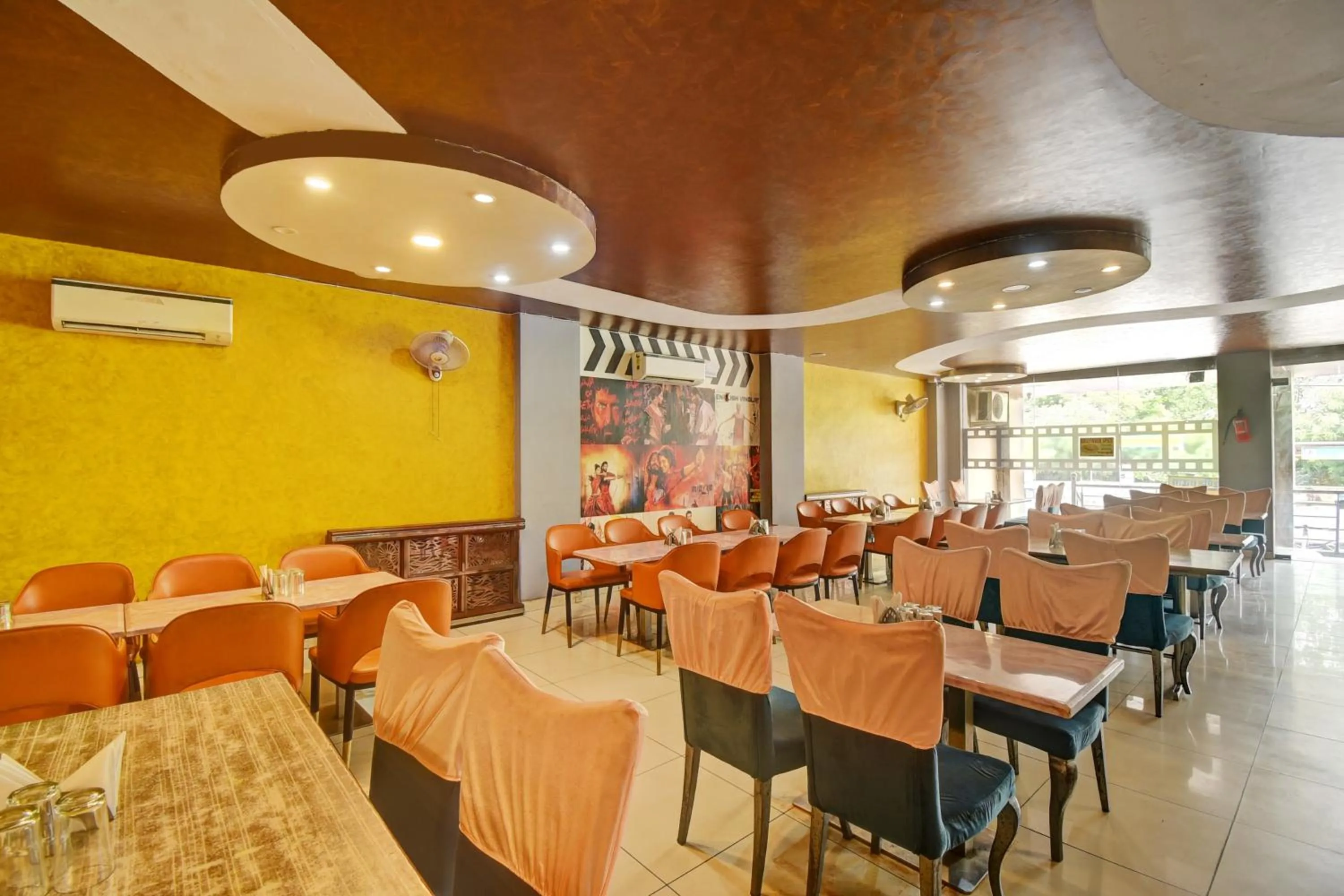 Restaurant/places to eat in Super Collection O ABHAY