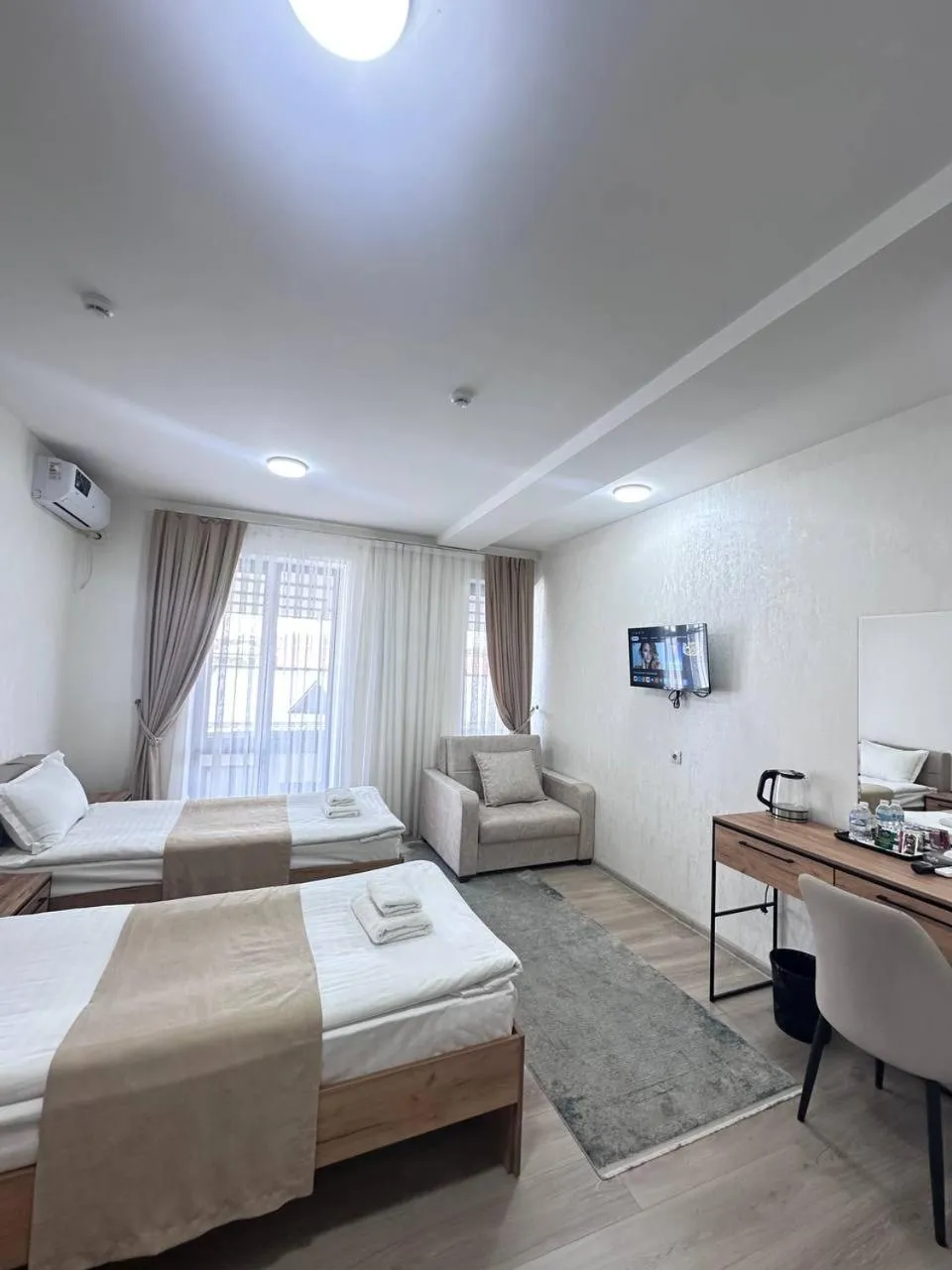 Communal lounge/ TV room, Bed in SADI Hotel