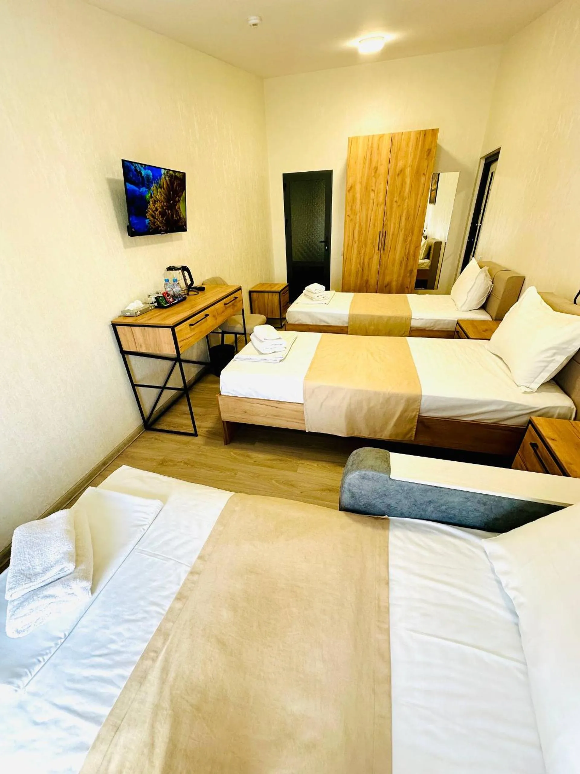 Communal lounge/ TV room, Bed in SADI Hotel