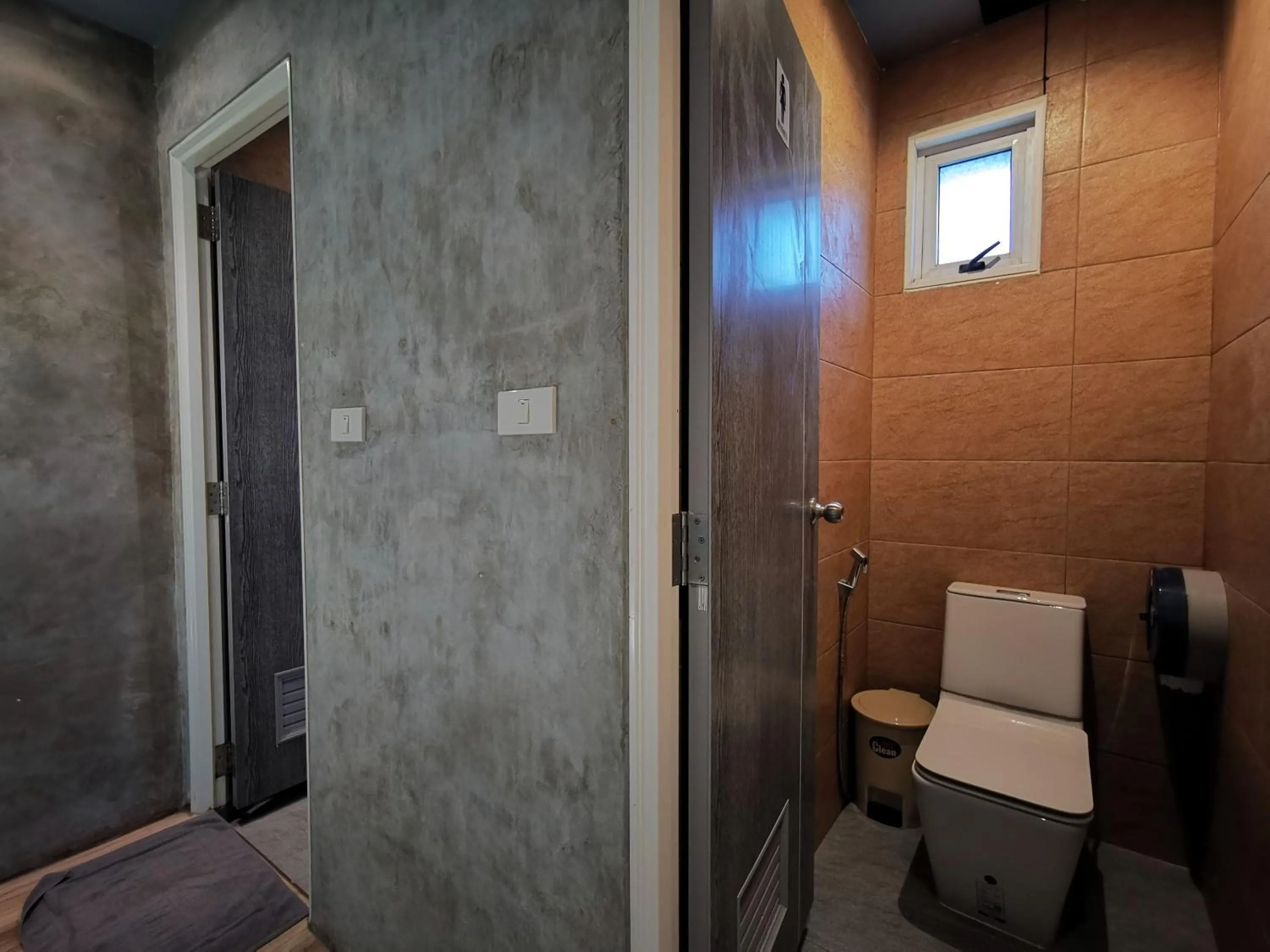 Toilet in Hi Samui Hostel