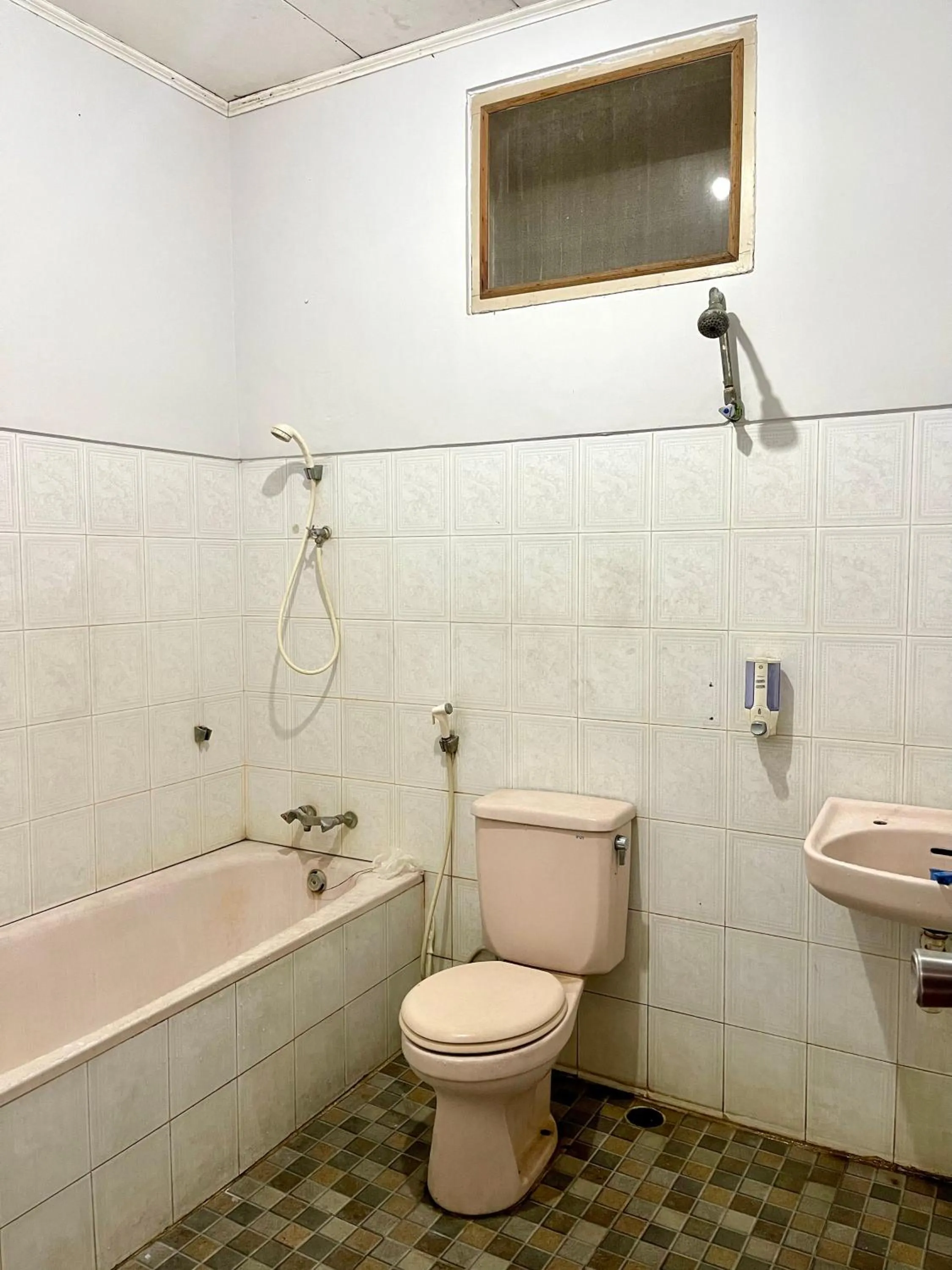 Bathroom in Hotel Tirtonadi Permai