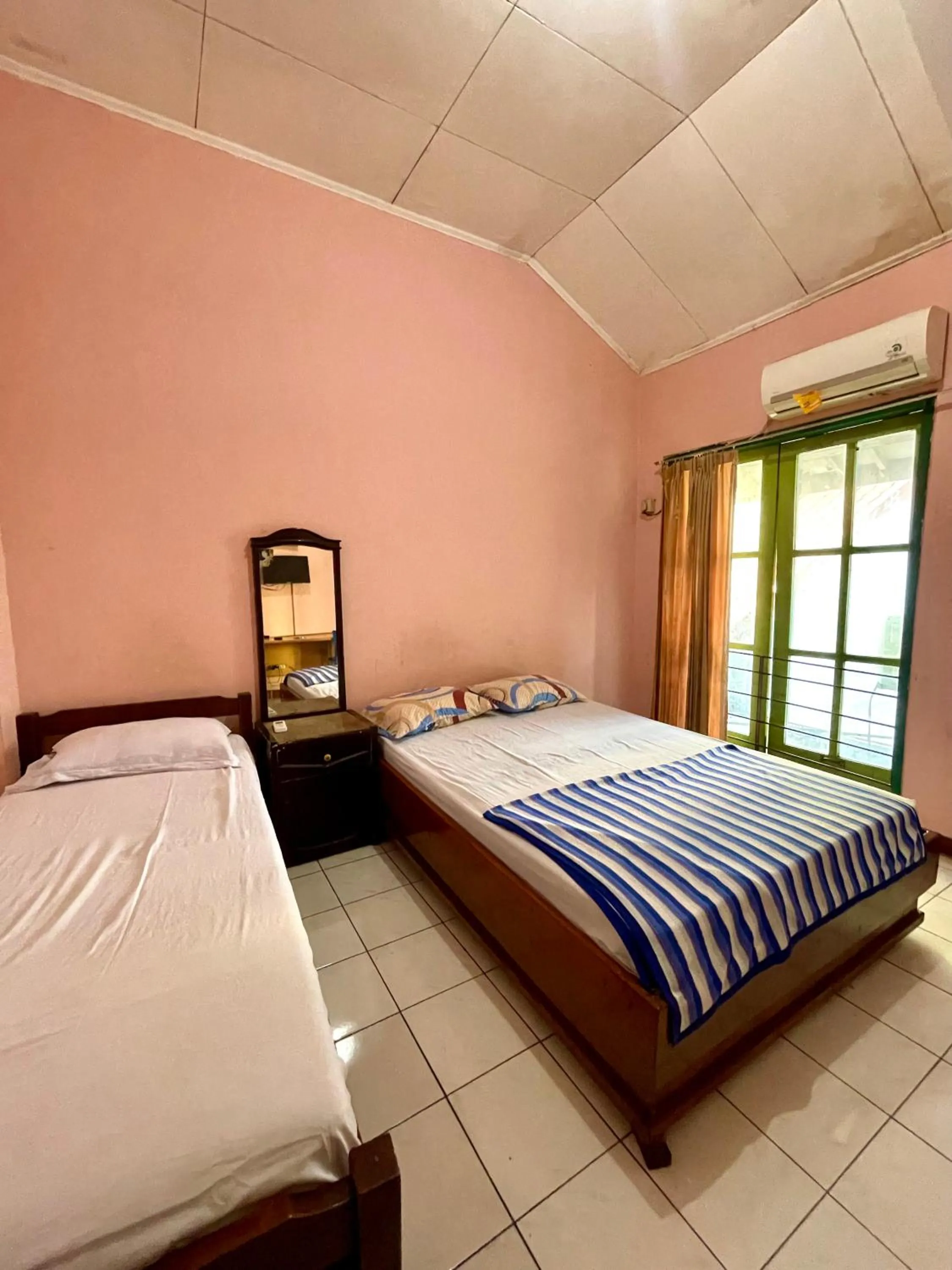 Bedroom, Bed in Hotel Tirtonadi Permai