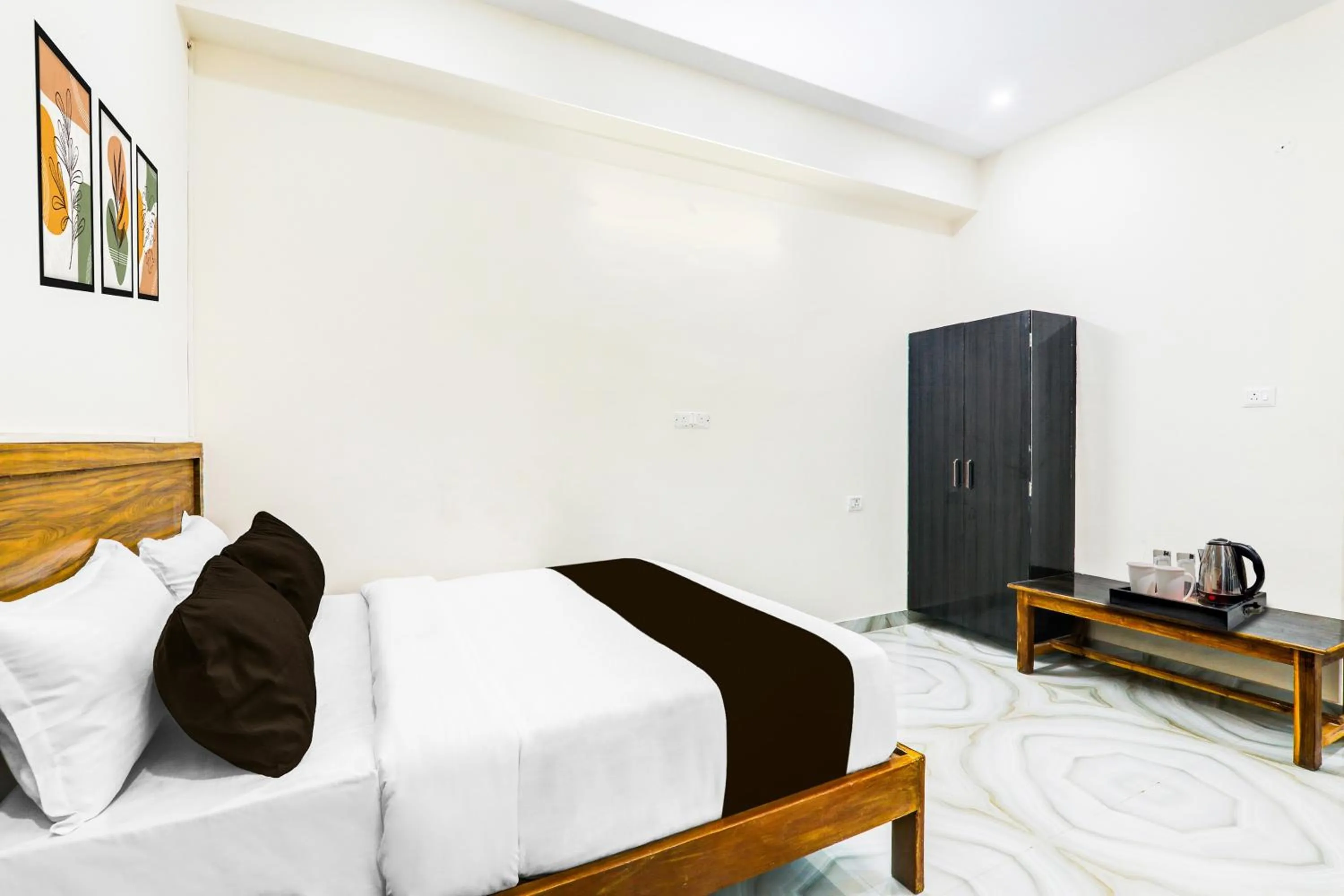Bedroom, Bed in Super Collection O Chitaipur IIT BHU Campus Varanasi
