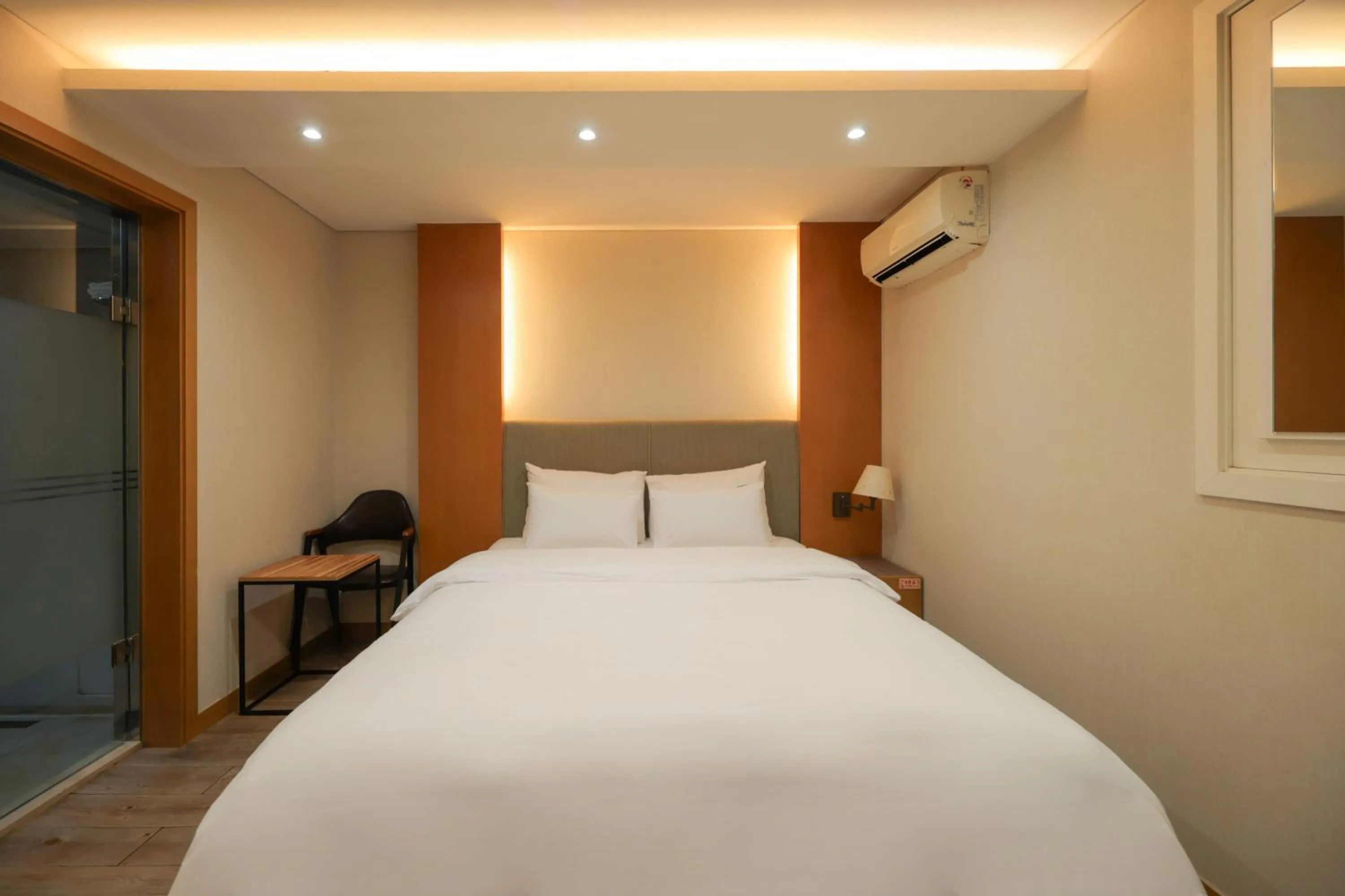 Bed in New Day Hotel Gangnam